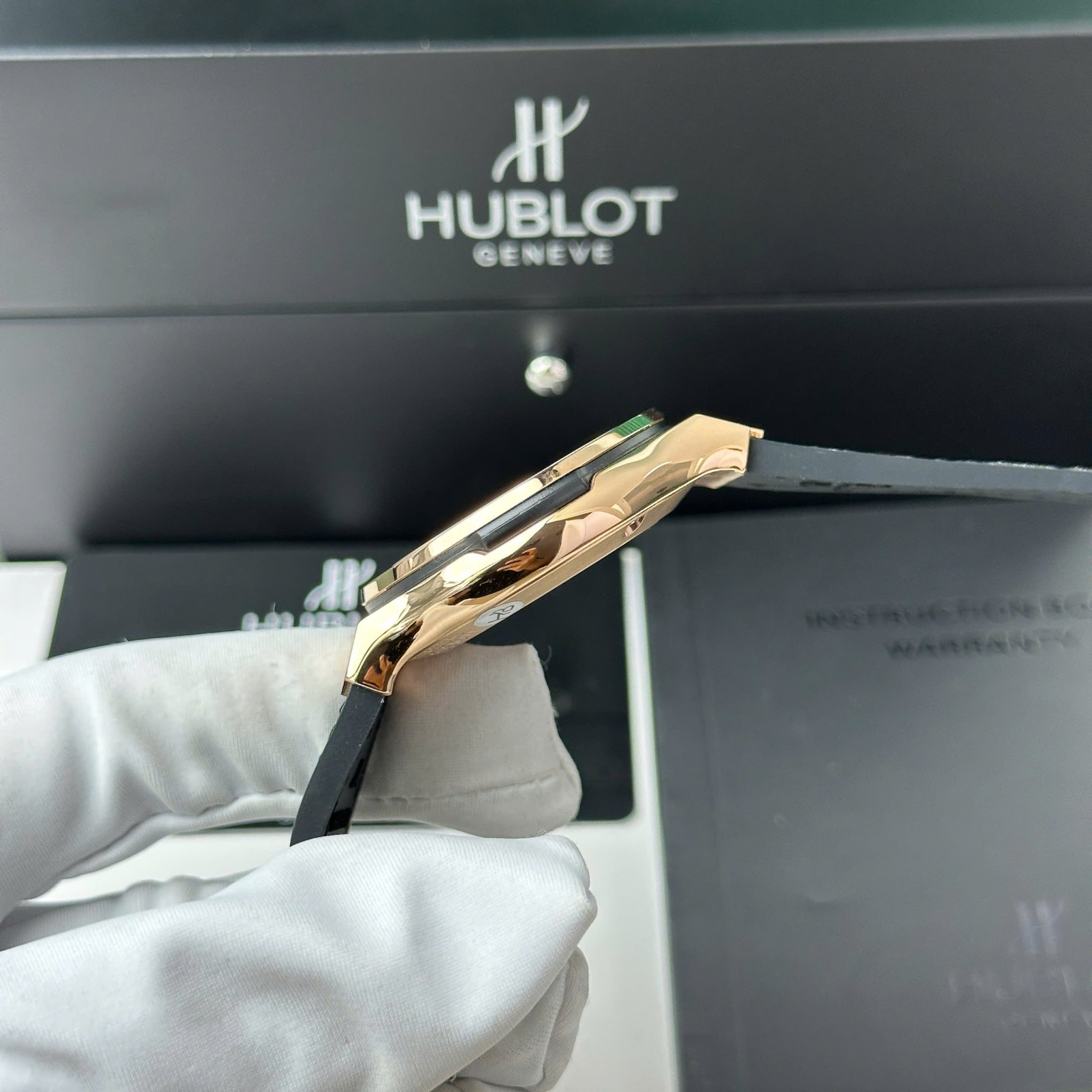 Hublot Classic Fusion King Gold White Dial Black Leather Strap Replica 38mm - Image 6