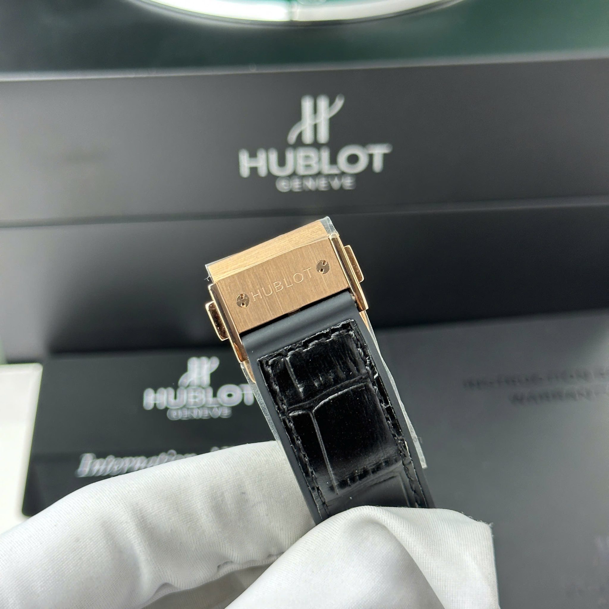 Hublot Classic Fusion King Gold White Dial Black Leather Strap Replica 38mm - Image 8