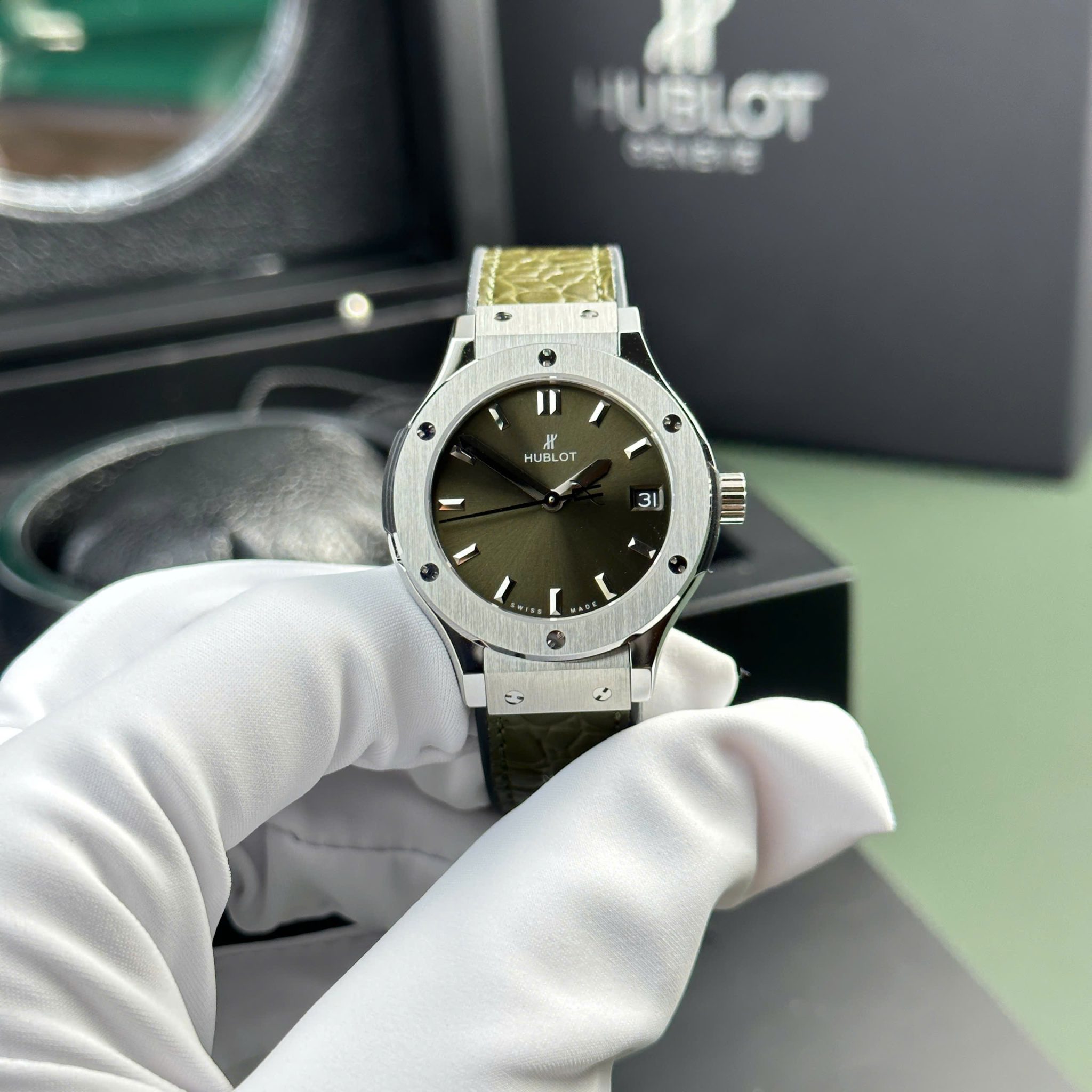 Hublot Classic Fusion Titanium Green Dial Quartz Leather Strap Ladies Replica 33mm