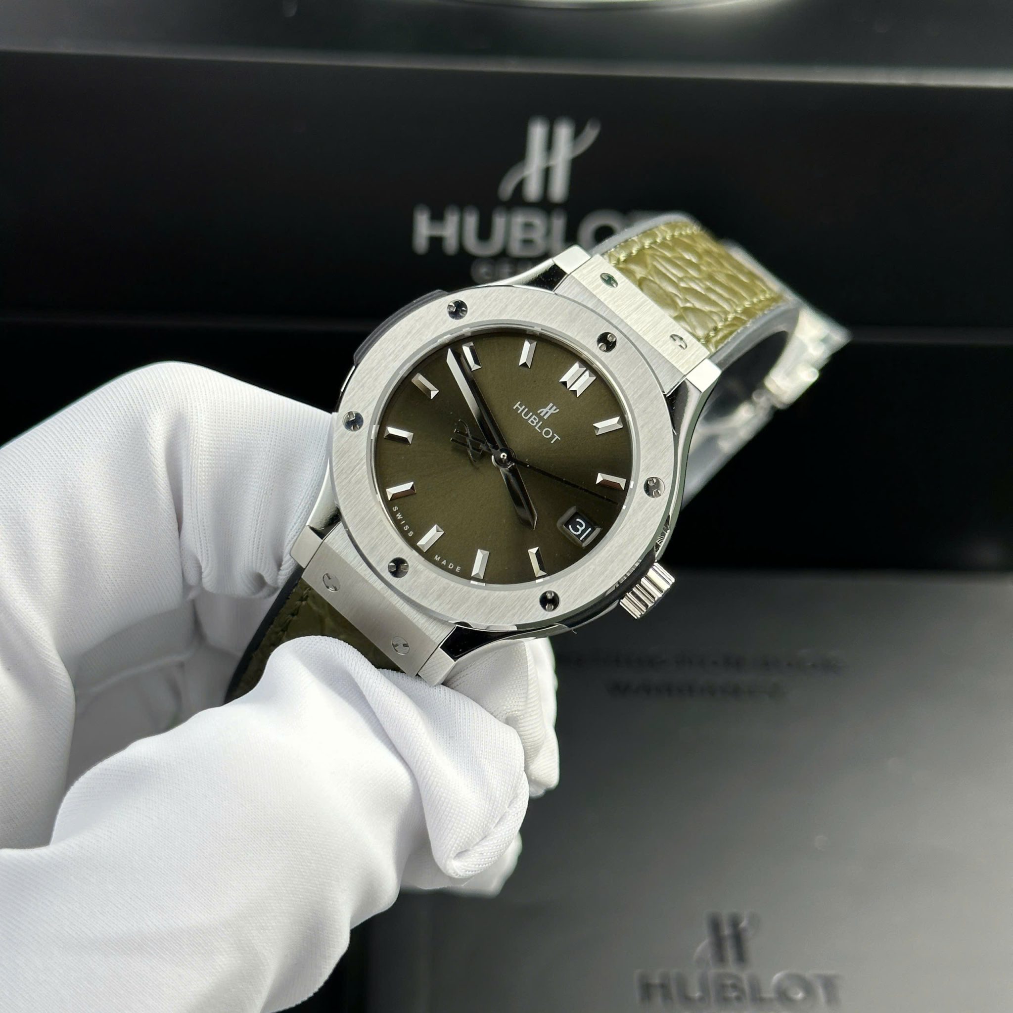 Hublot Classic Fusion Titanium Green Dial Quartz Leather Strap Ladies Replica 33mm - Image 3