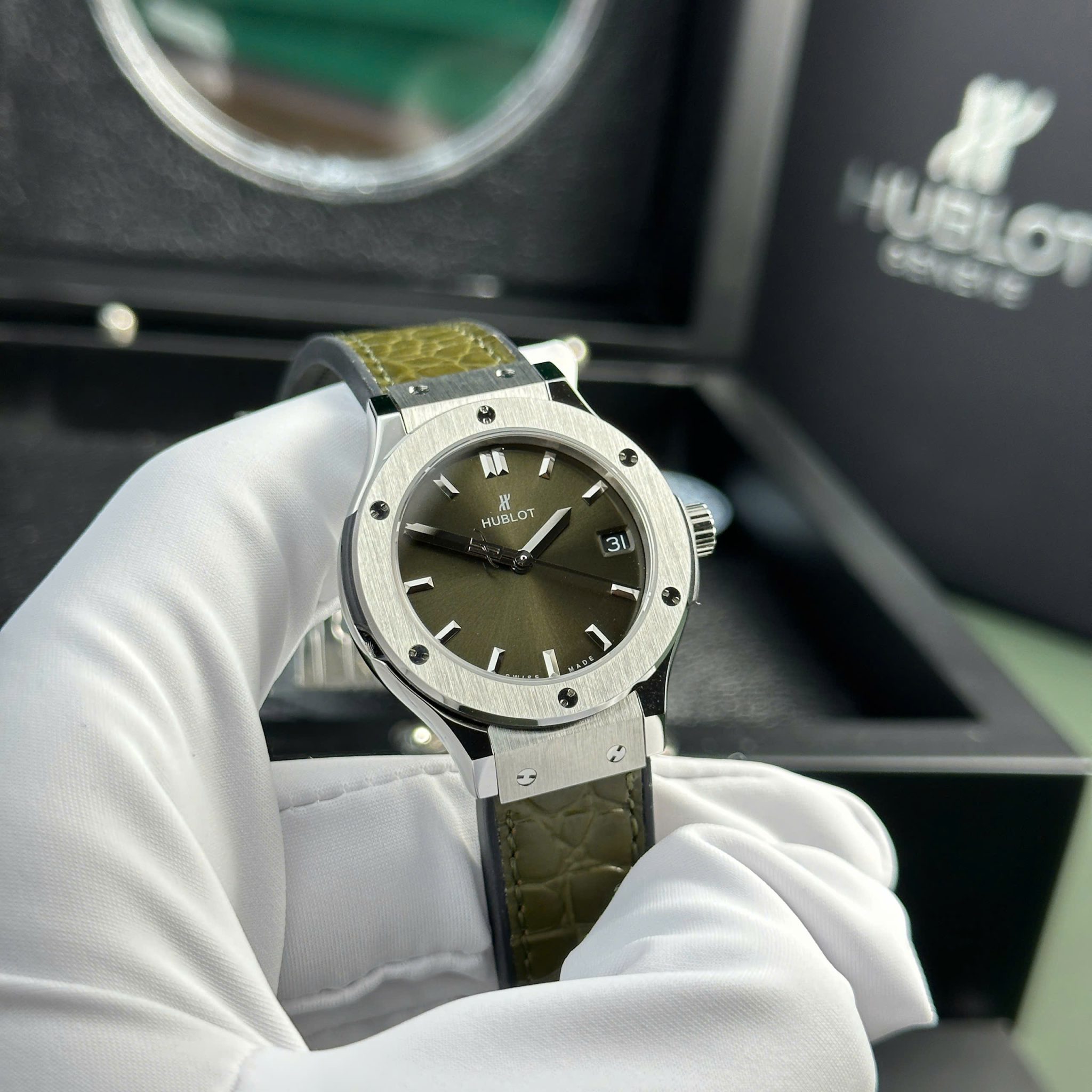 Hublot Classic Fusion Titanium Green Dial Quartz Leather Strap Ladies Replica 33mm - Image 4
