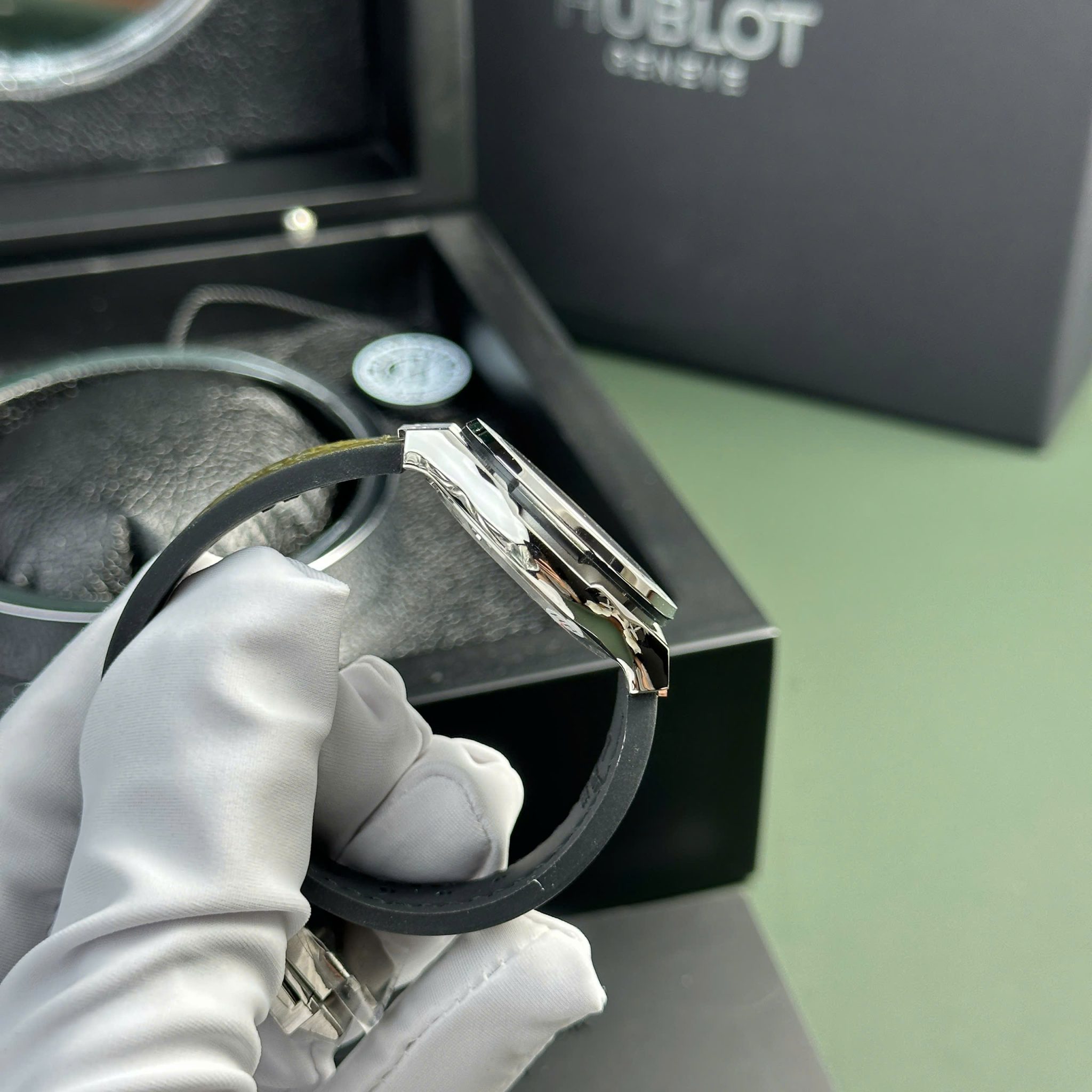 Hublot Classic Fusion Titanium Green Dial Quartz Leather Strap Ladies Replica 33mm - Image 5