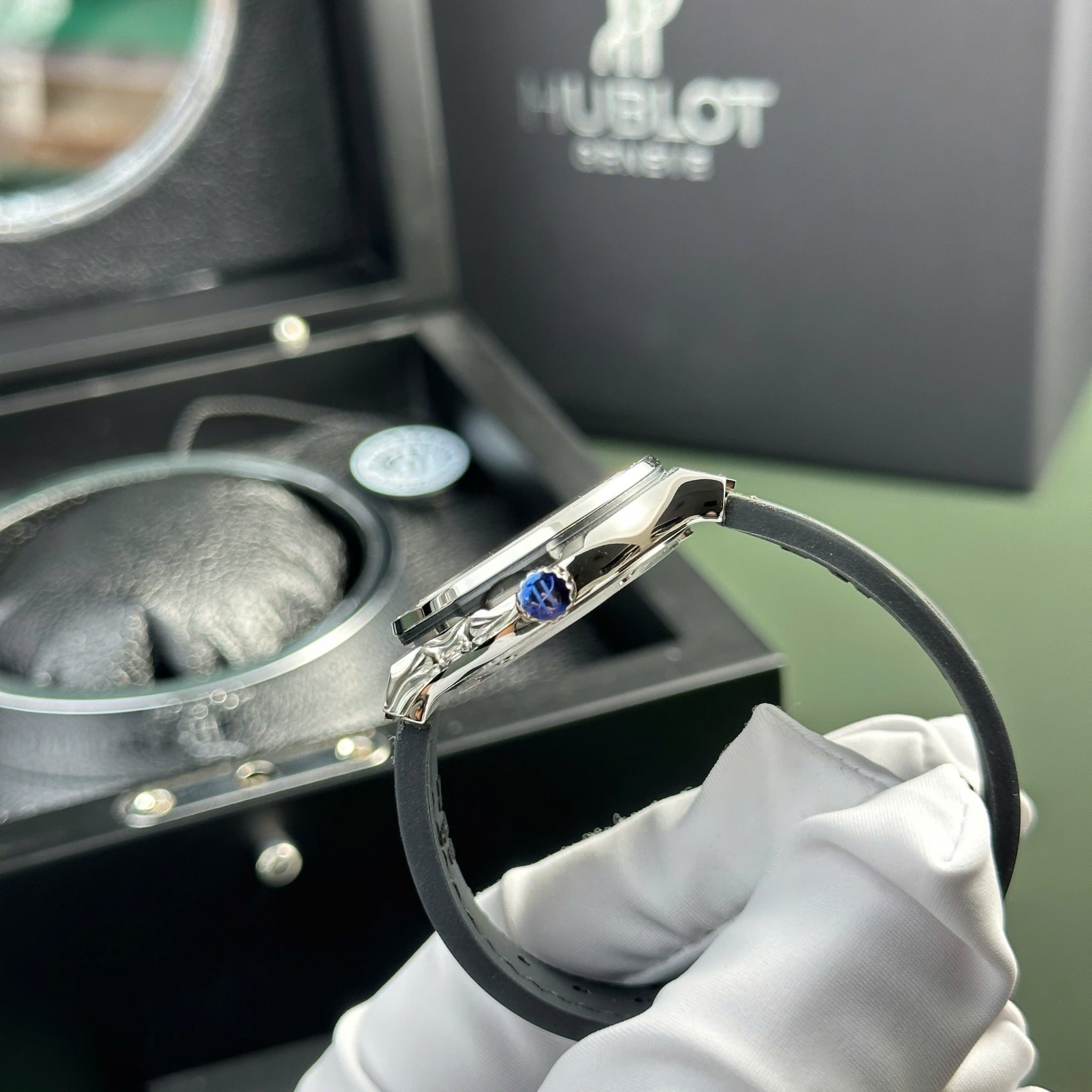 Hublot Classic Fusion Titanium Green Dial Quartz Leather Strap Ladies Replica 33mm - Image 6