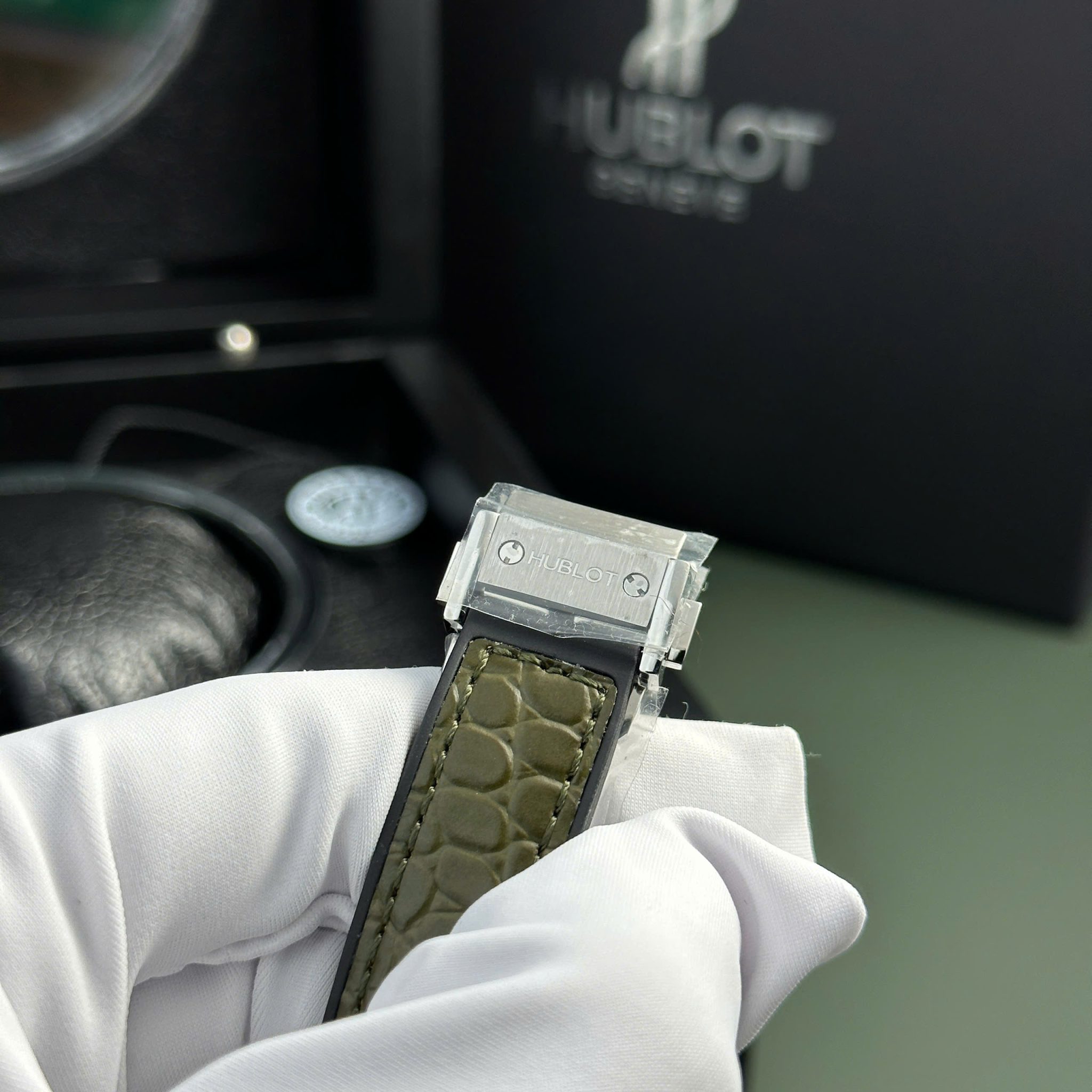 Hublot Classic Fusion Titanium Green Dial Quartz Leather Strap Ladies Replica 33mm - Image 8