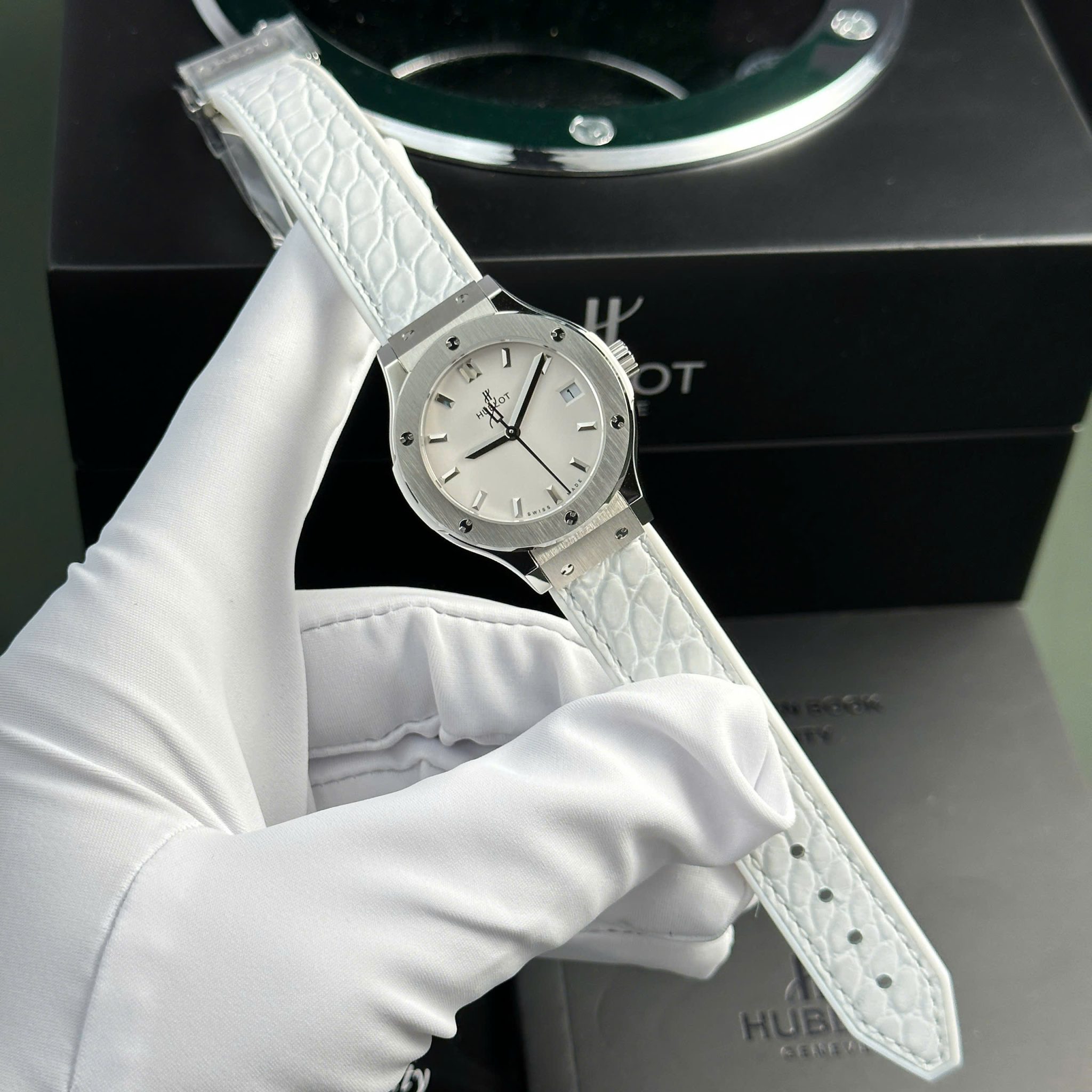 Hublot Classic Fusion Titanium White Dial Quartz Leather Strap Ladies Replica 33mm - Image 2