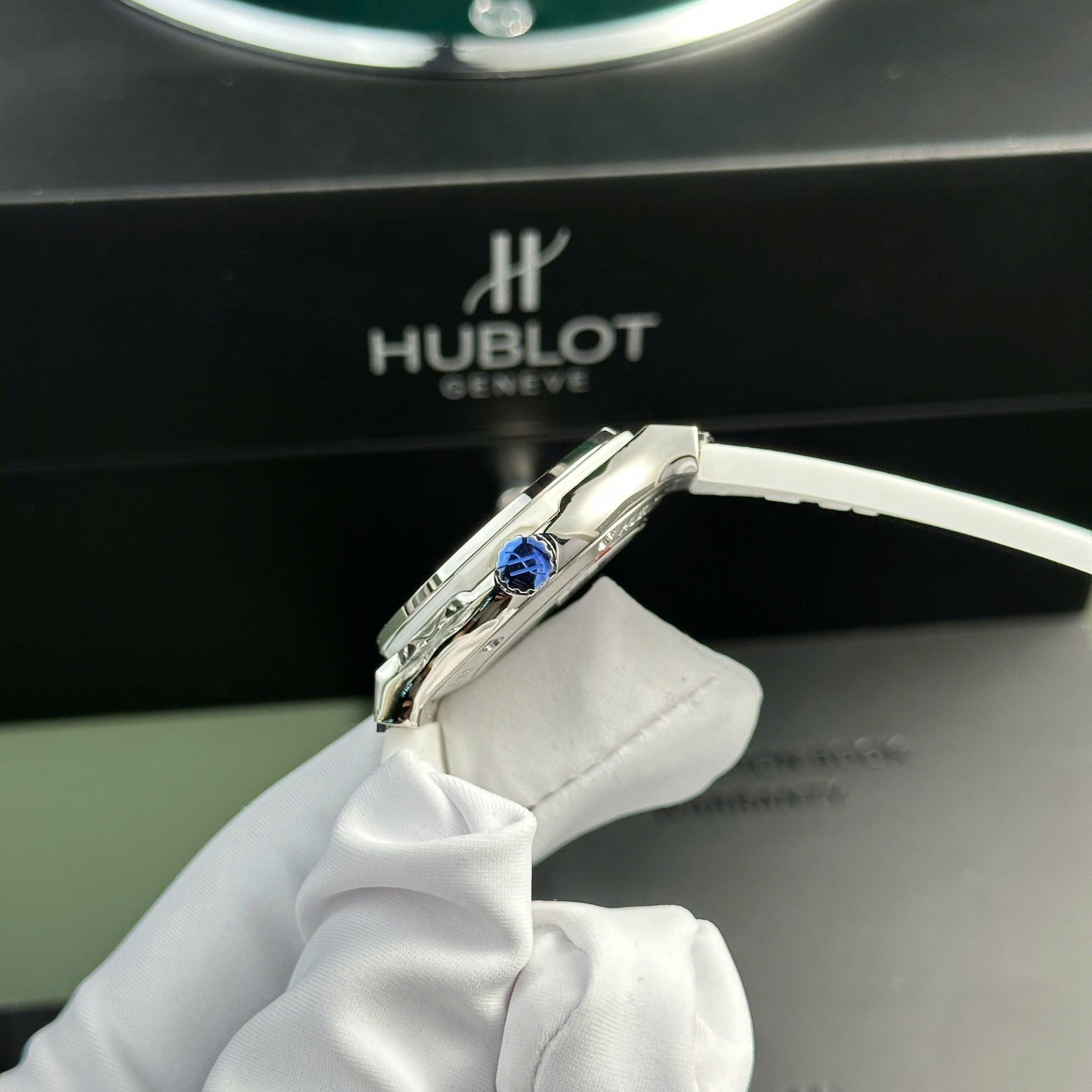 Hublot Classic Fusion Titanium White Dial Quartz Leather Strap Ladies Replica 33mm - Image 5