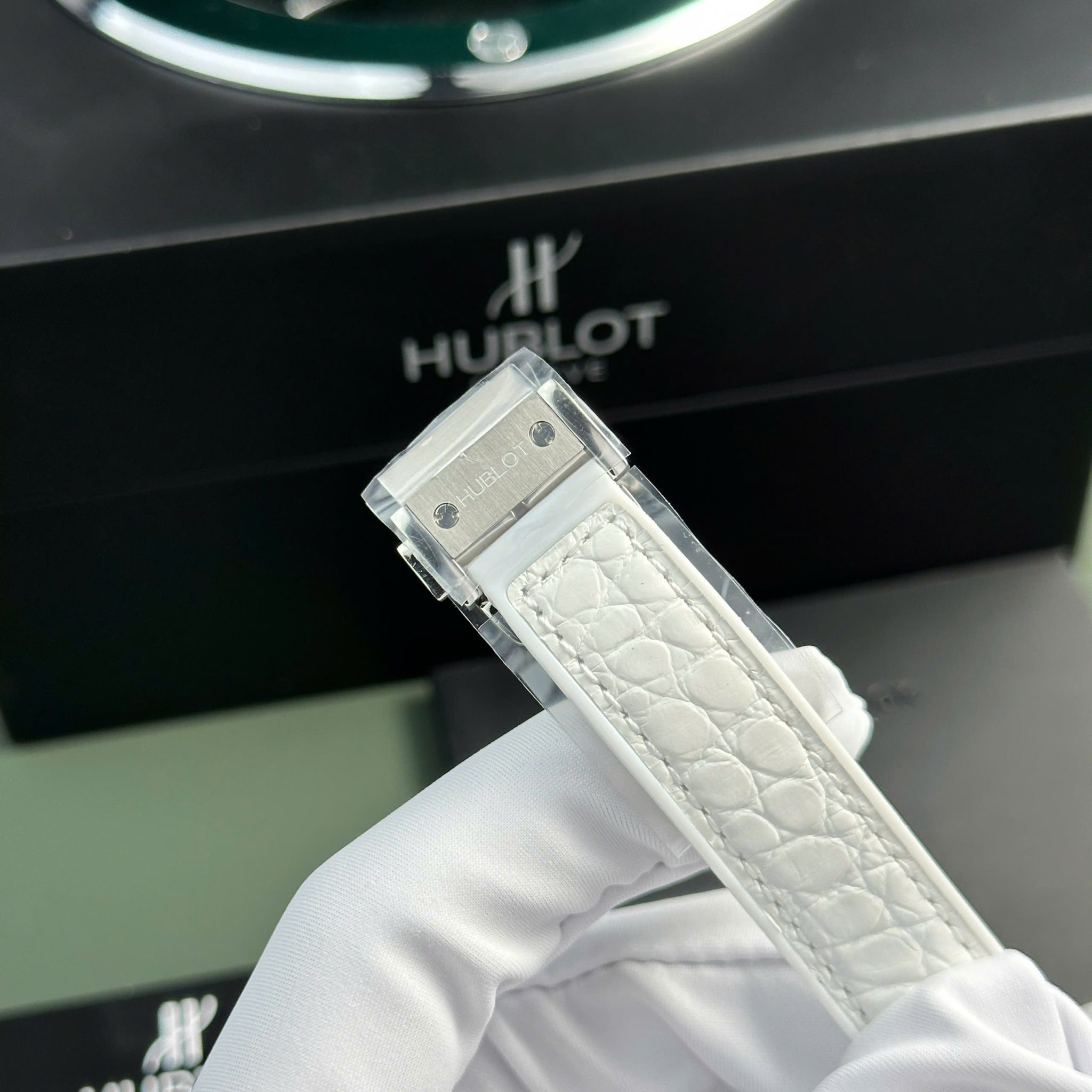 Hublot Classic Fusion Titanium White Dial Quartz Leather Strap Ladies Replica 33mm - Image 8