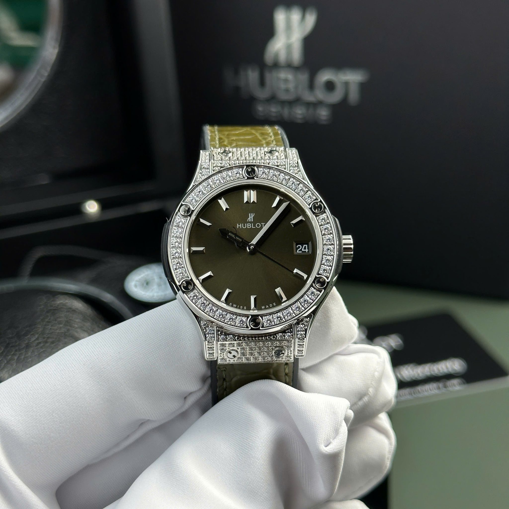 Hublot Classic Fusion Titanium Pavé Green Dial Leather Strap Ladies Replica 33mm