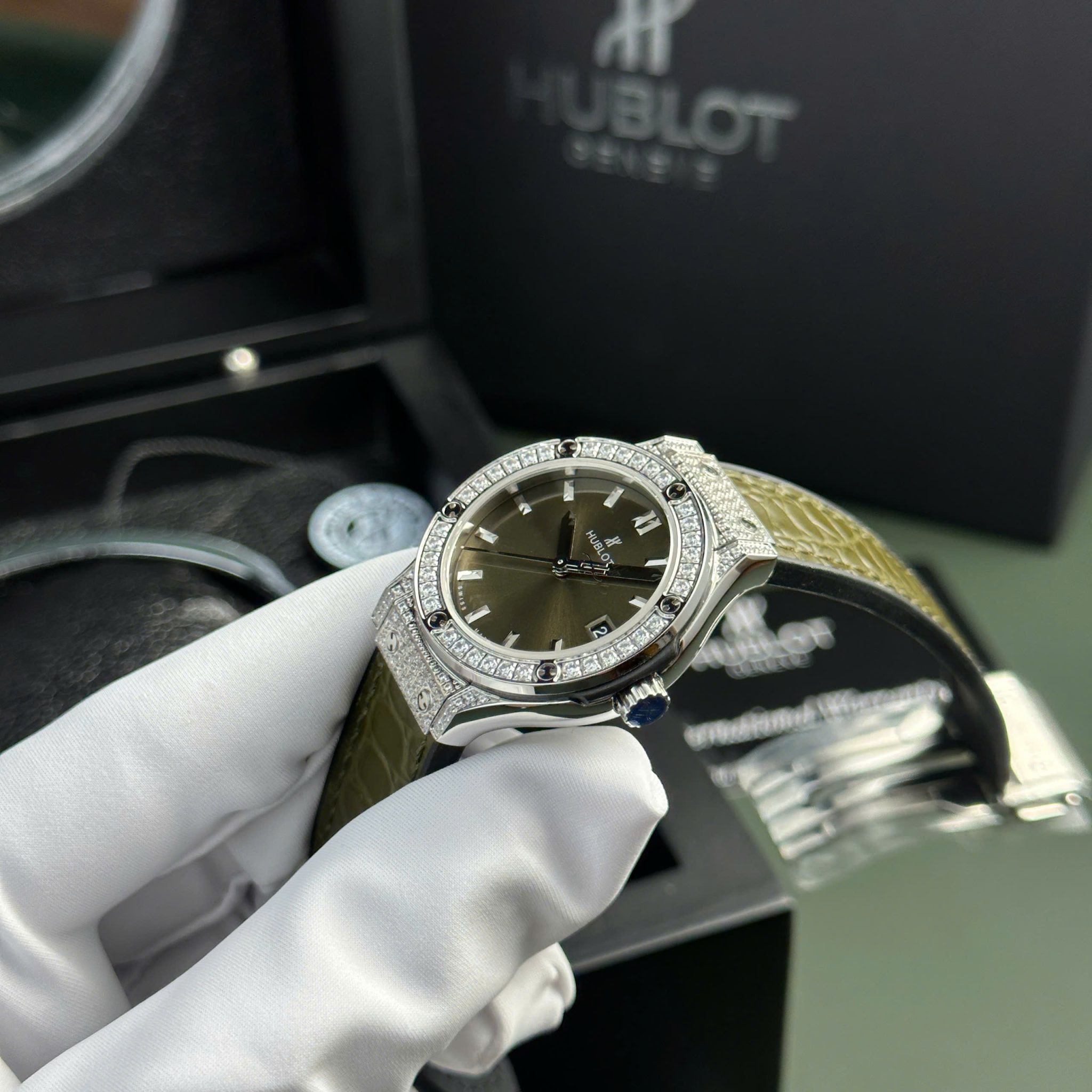 Hublot Classic Fusion Titanium Pavé Green Dial Leather Strap Ladies Replica 33mm - Image 3