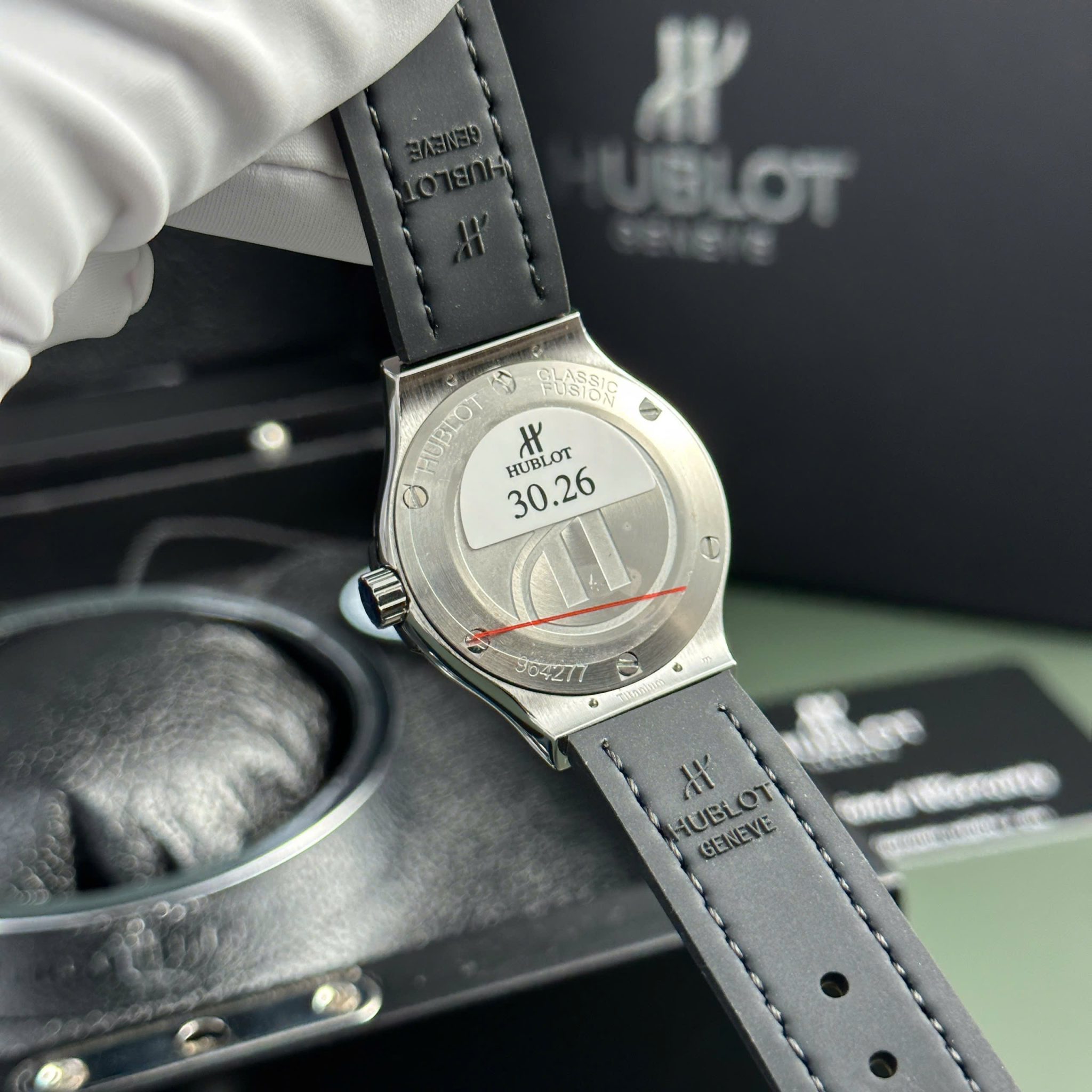 Hublot Classic Fusion Titanium Pavé Green Dial Leather Strap Ladies Replica 33mm - Image 7