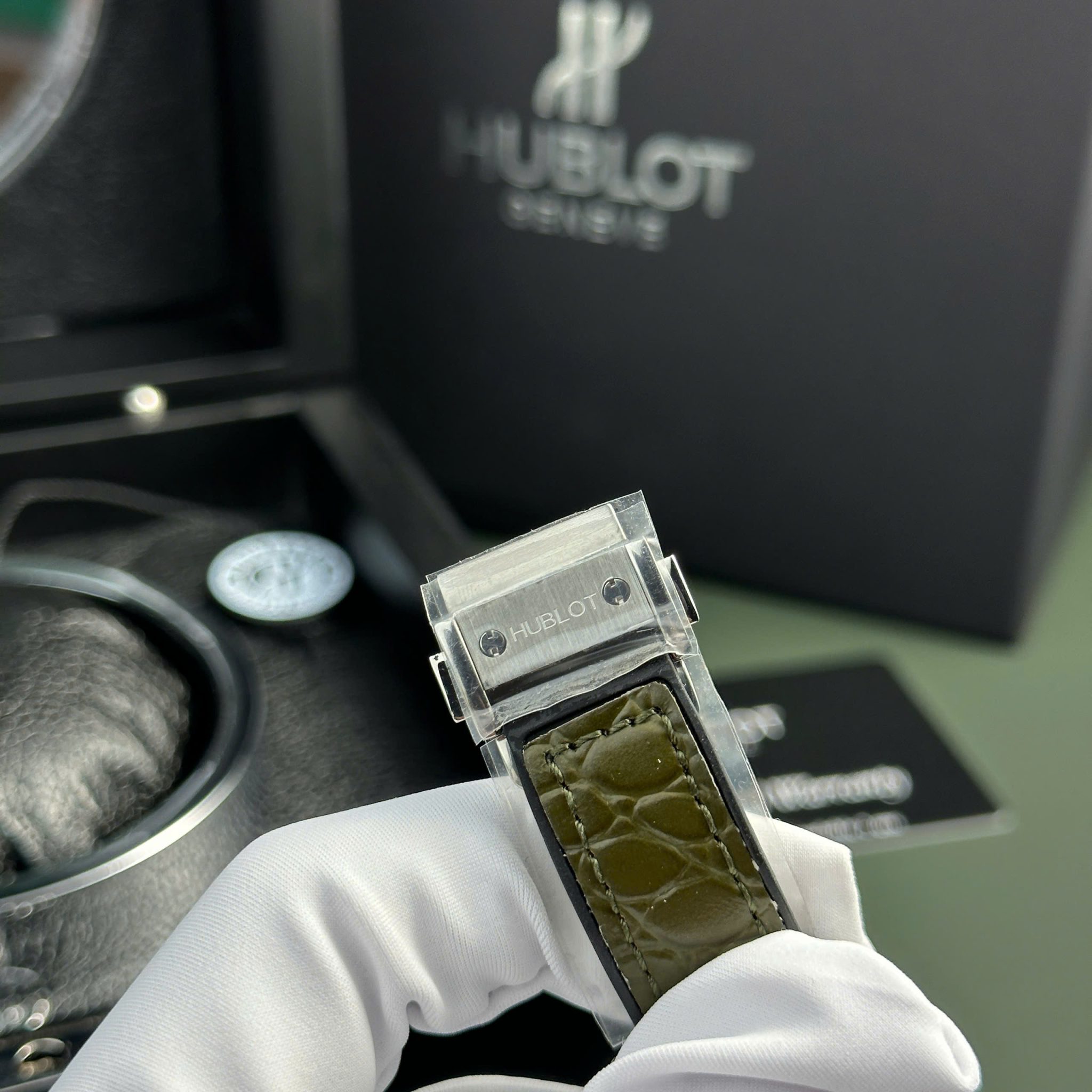 Hublot Classic Fusion Titanium Pavé Green Dial Leather Strap Ladies Replica 33mm - Image 8