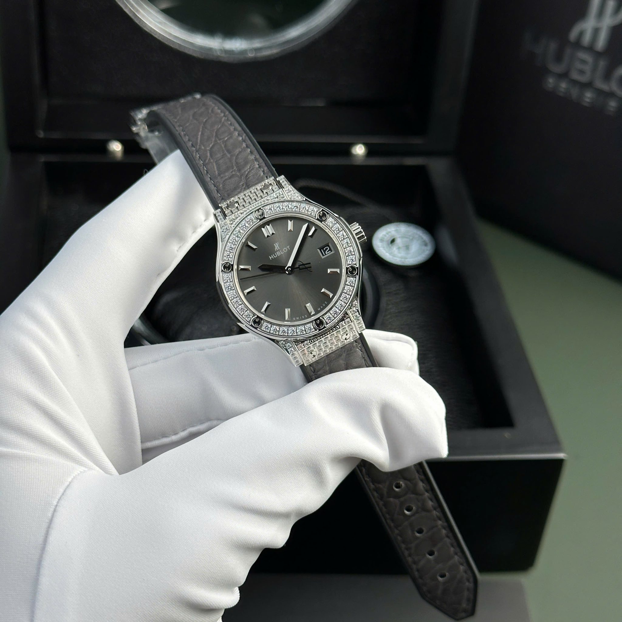 Hublot Classic Fusion Titanium Pavé Grey Dial Leather Strap Ladies Replica 33mm - Image 2