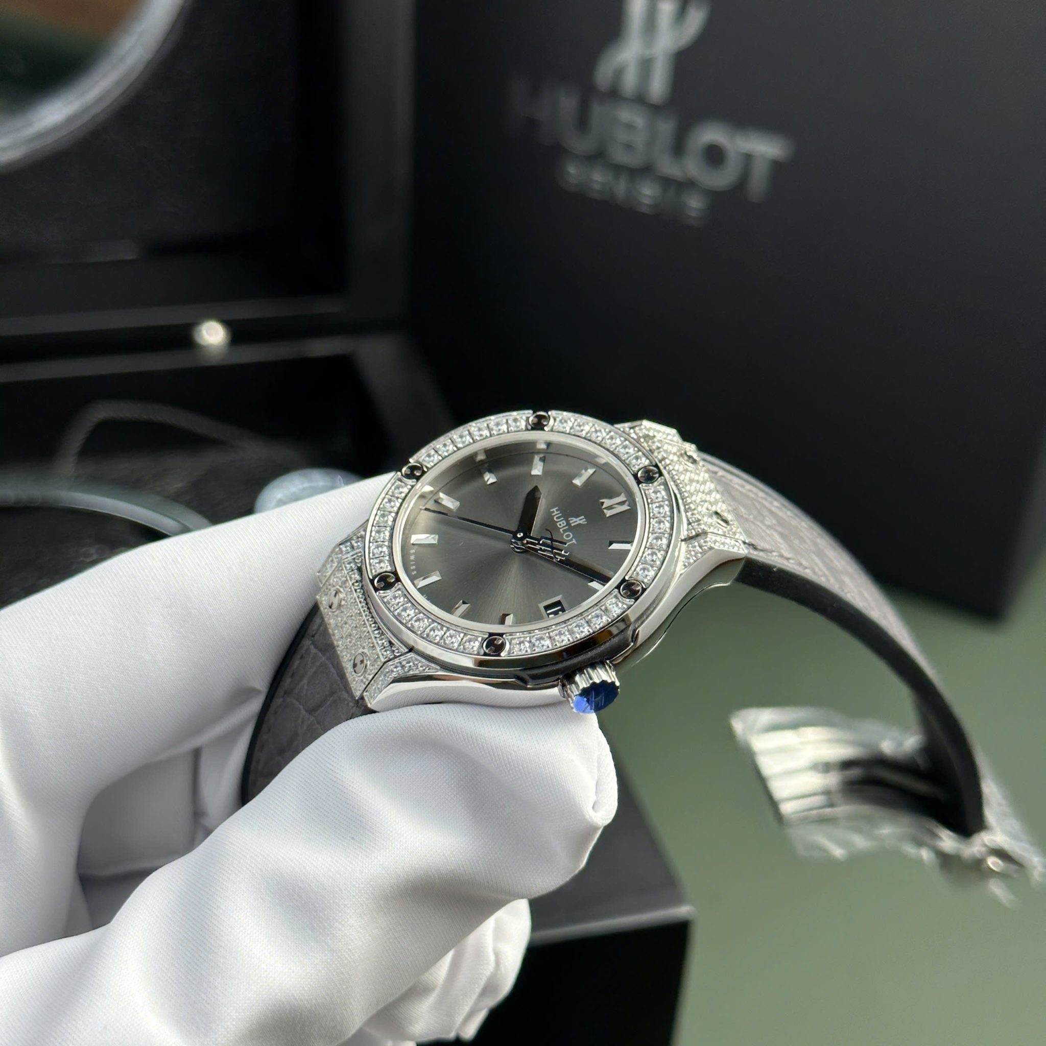 Hublot Classic Fusion Titanium Pavé Grey Dial Leather Strap Ladies Replica 33mm - Image 3