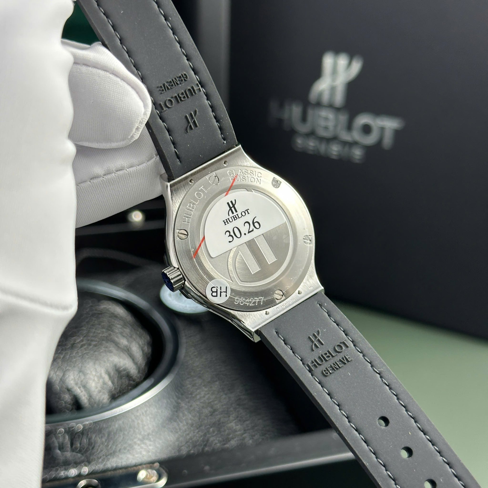 Hublot Classic Fusion Titanium Pavé Grey Dial Leather Strap Ladies Replica 33mm - Image 7