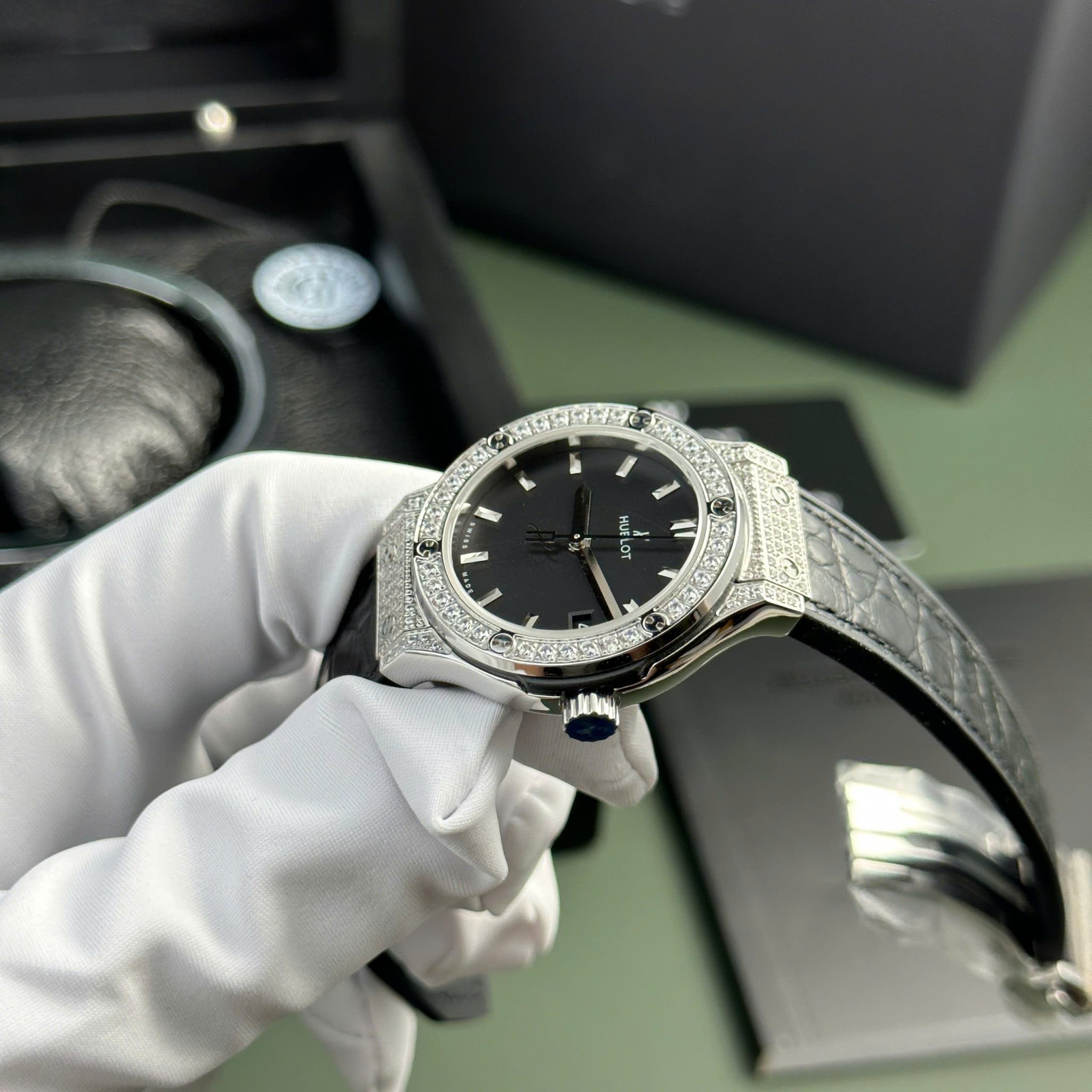 Hublot Classic Fusion Titanium Pavé Black Dial Leather Strap Ladies Replica 33mm - Image 3