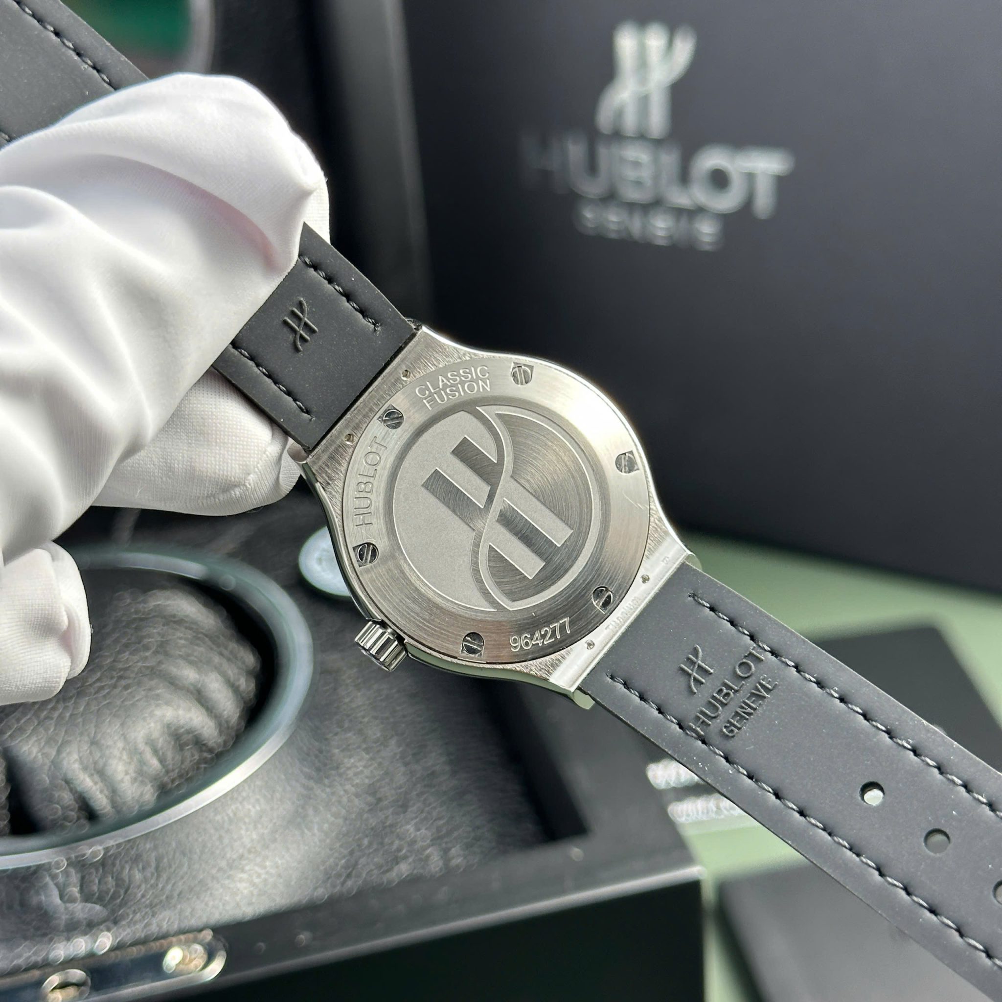Hublot Classic Fusion Titanium Pavé Black Dial Leather Strap Ladies Replica 33mm - Image 6