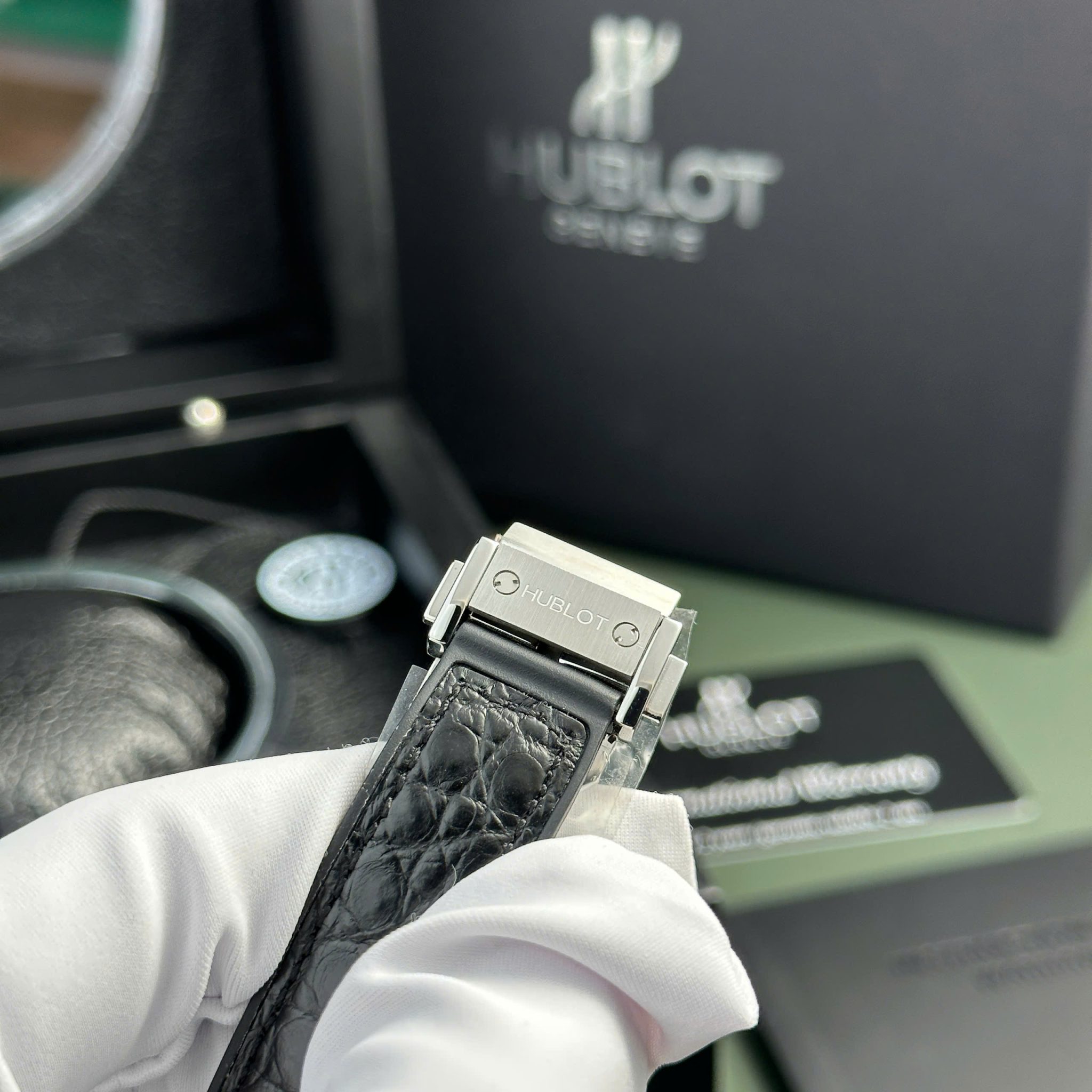 Hublot Classic Fusion Titanium Pavé Black Dial Leather Strap Ladies Replica 33mm - Image 7