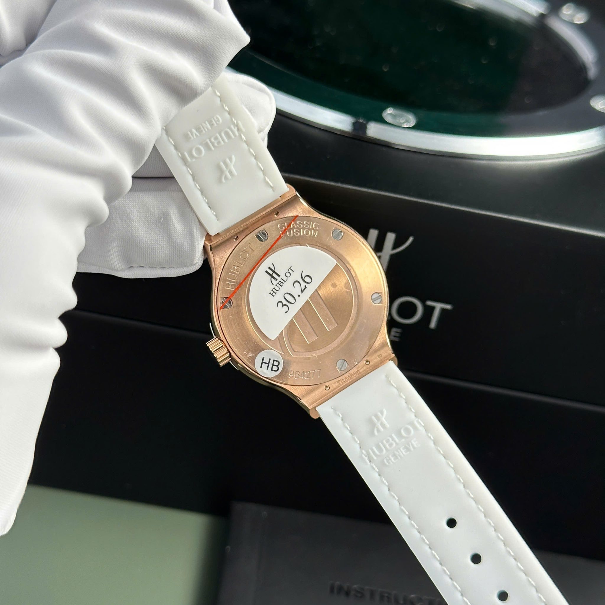 Hublot Classic Fusion King Gold White Dial Leather Strap Ladies Replica 33mm - Image 7