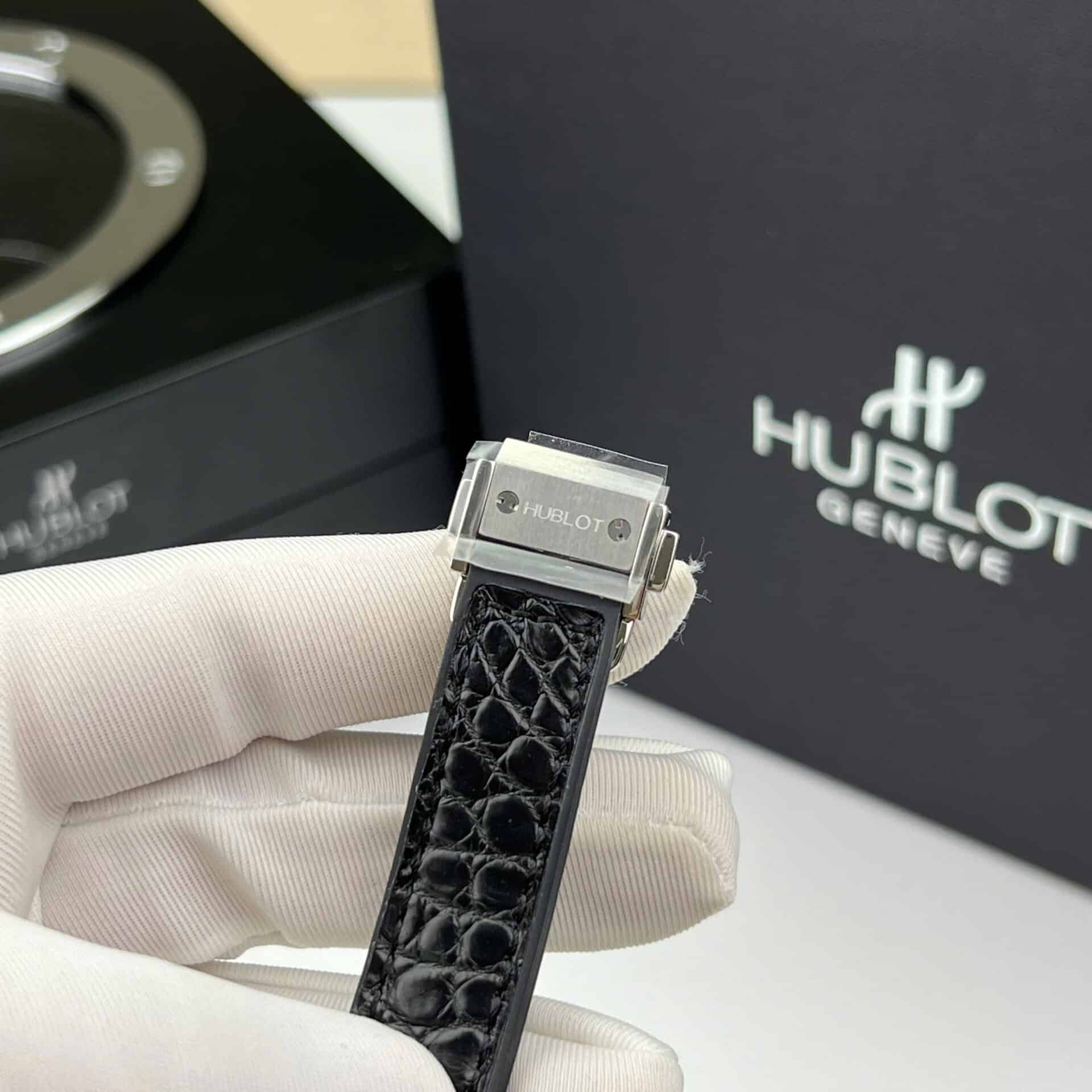 Hublot Classic Fusion Titanium Pavé Black Dial Custom Moissanite Leather Strap Best Replica 33mm - Image 7