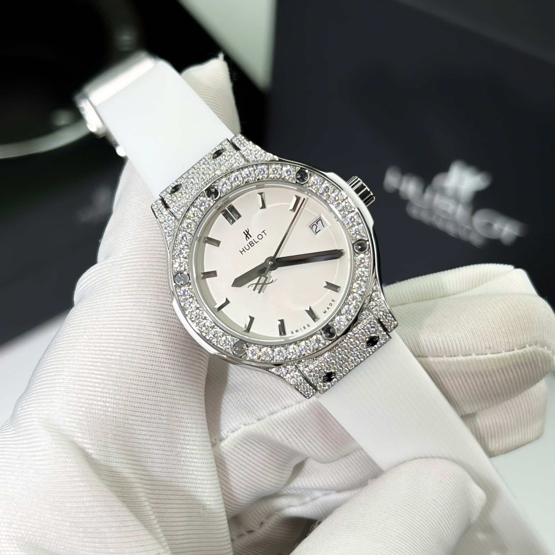 Hublot Classic Fusion Titanium Pavé White Dial Custom Moissanite Rubber Strap Best Replica 33mm - Image 3