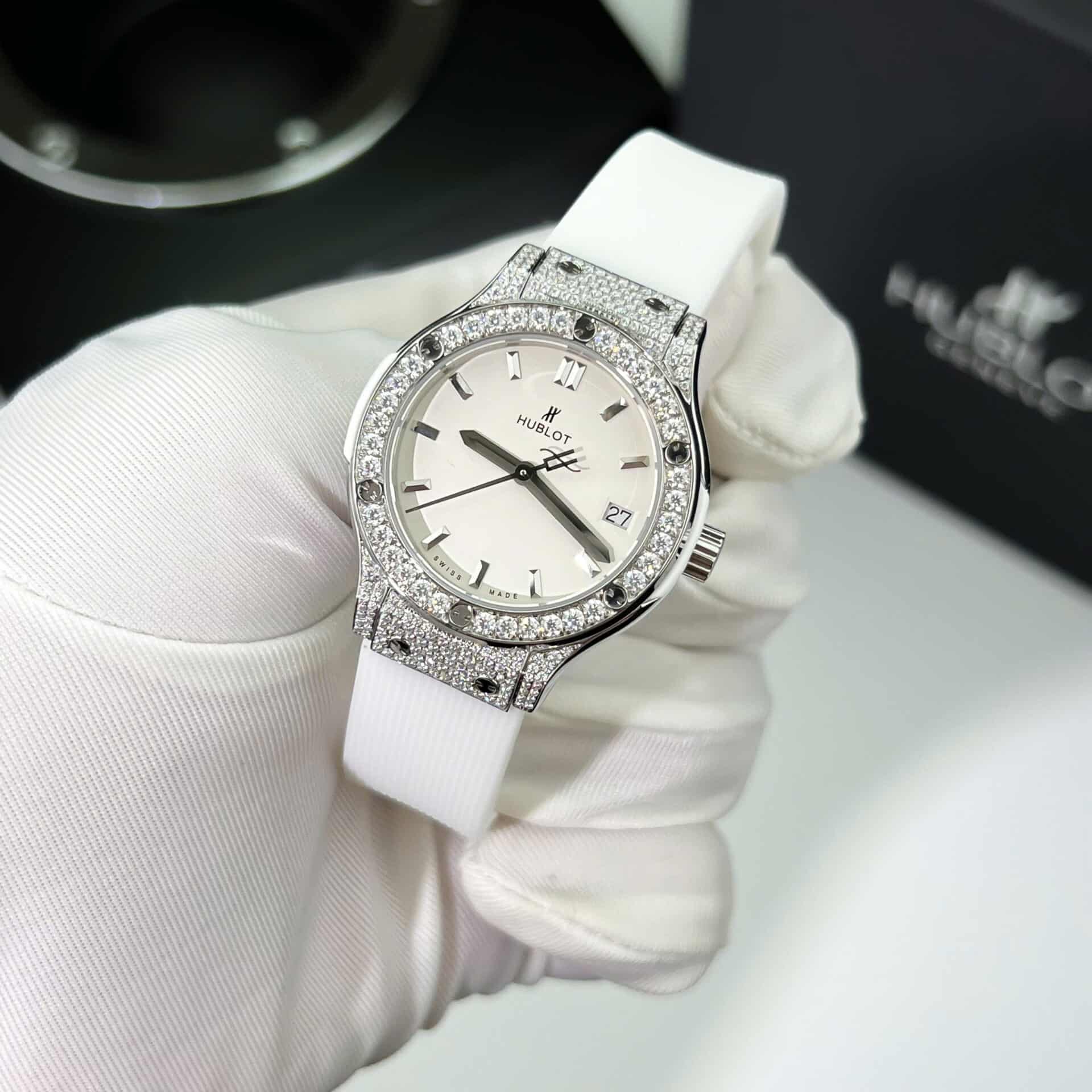 Hublot Classic Fusion Titanium Pavé White Dial Custom Moissanite Rubber Strap Best Replica 33mm - Image 4