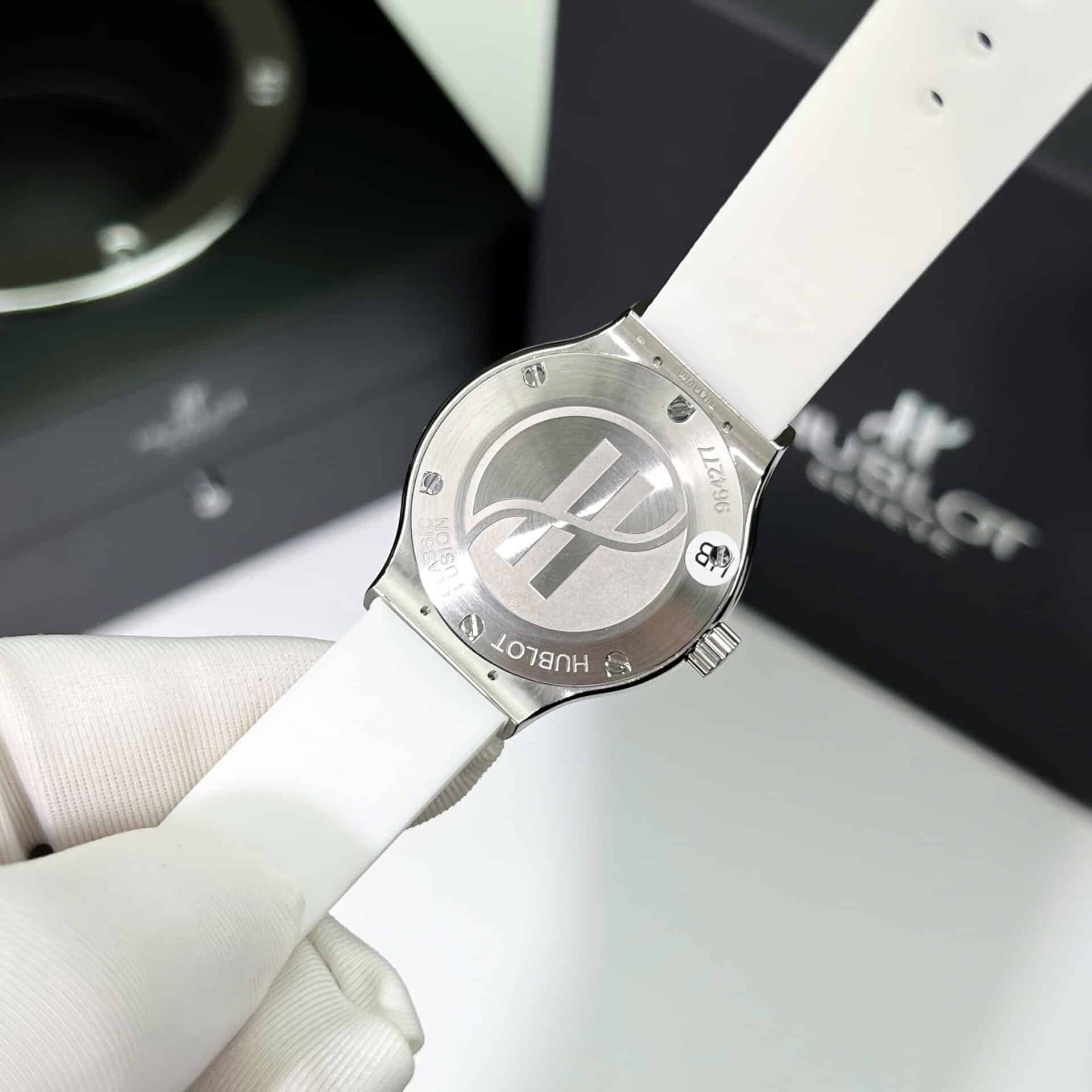 Hublot Classic Fusion Titanium Pavé White Dial Custom Moissanite Rubber Strap Best Replica 33mm - Image 7