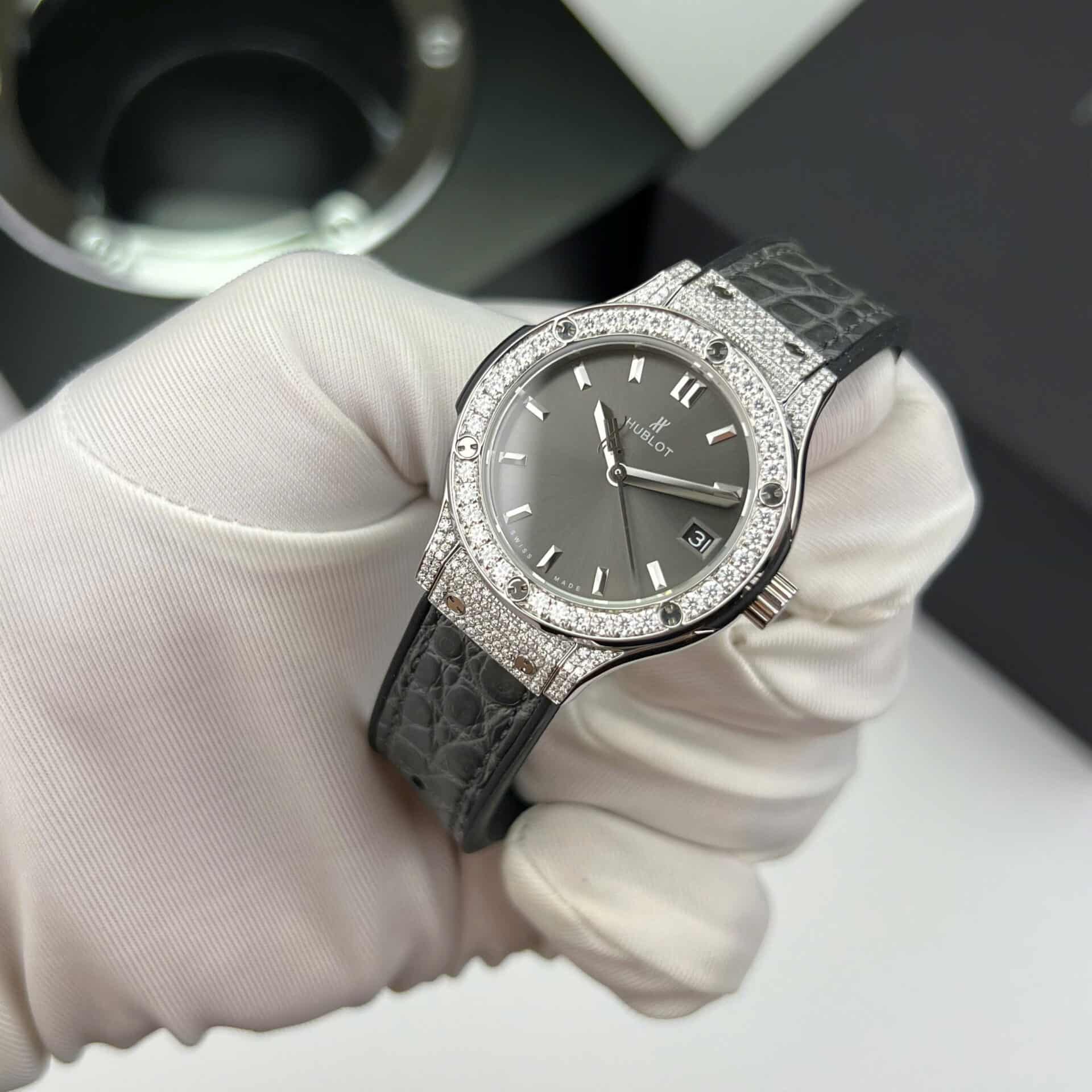 Hublot Classic Fusion Titanium Pavé Grey Dial Custom Moissanite Leather Best Replica 33mm - Image 5