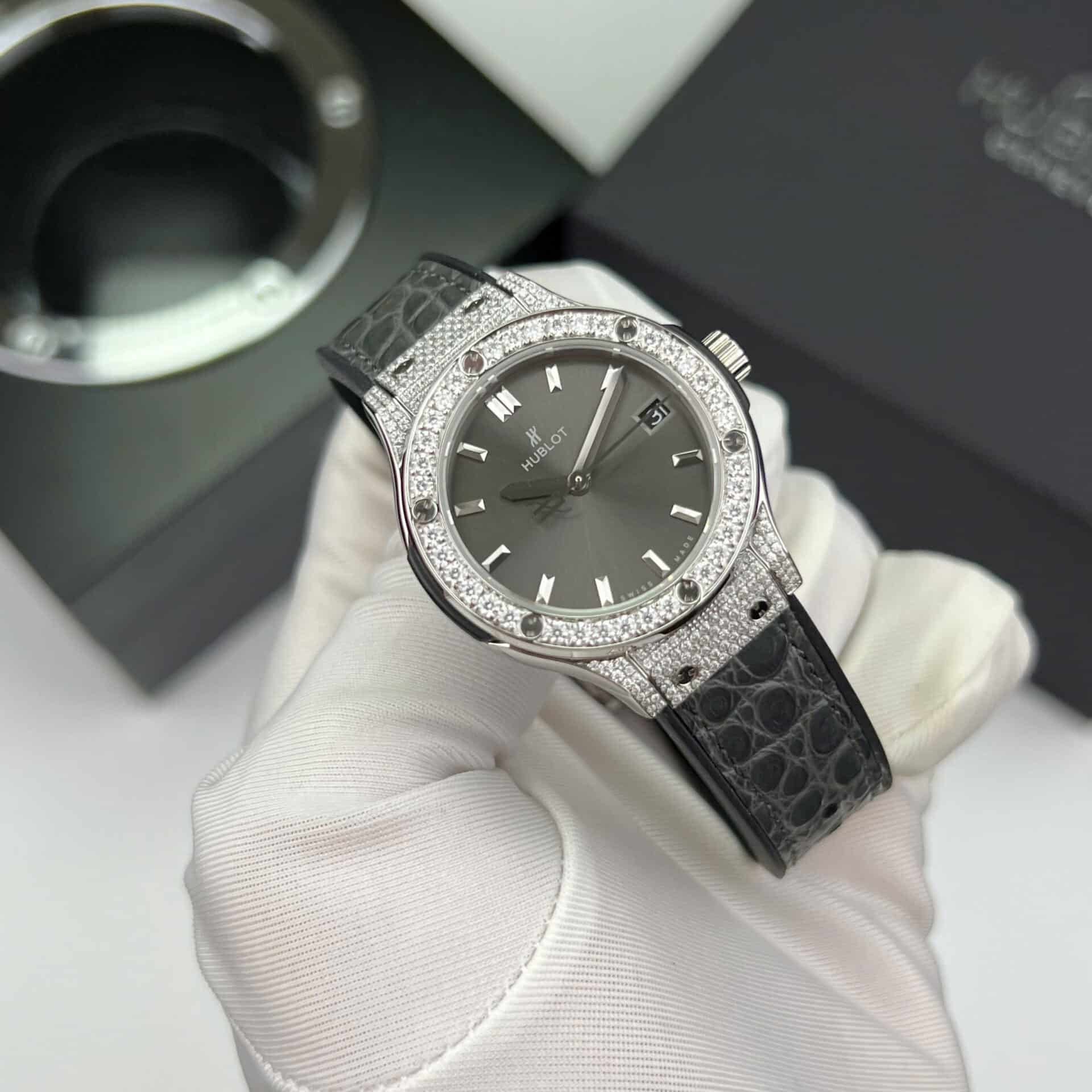 Hublot Classic Fusion Titanium Pavé Grey Dial Custom Moissanite Leather Best Replica 33mm - Image 6