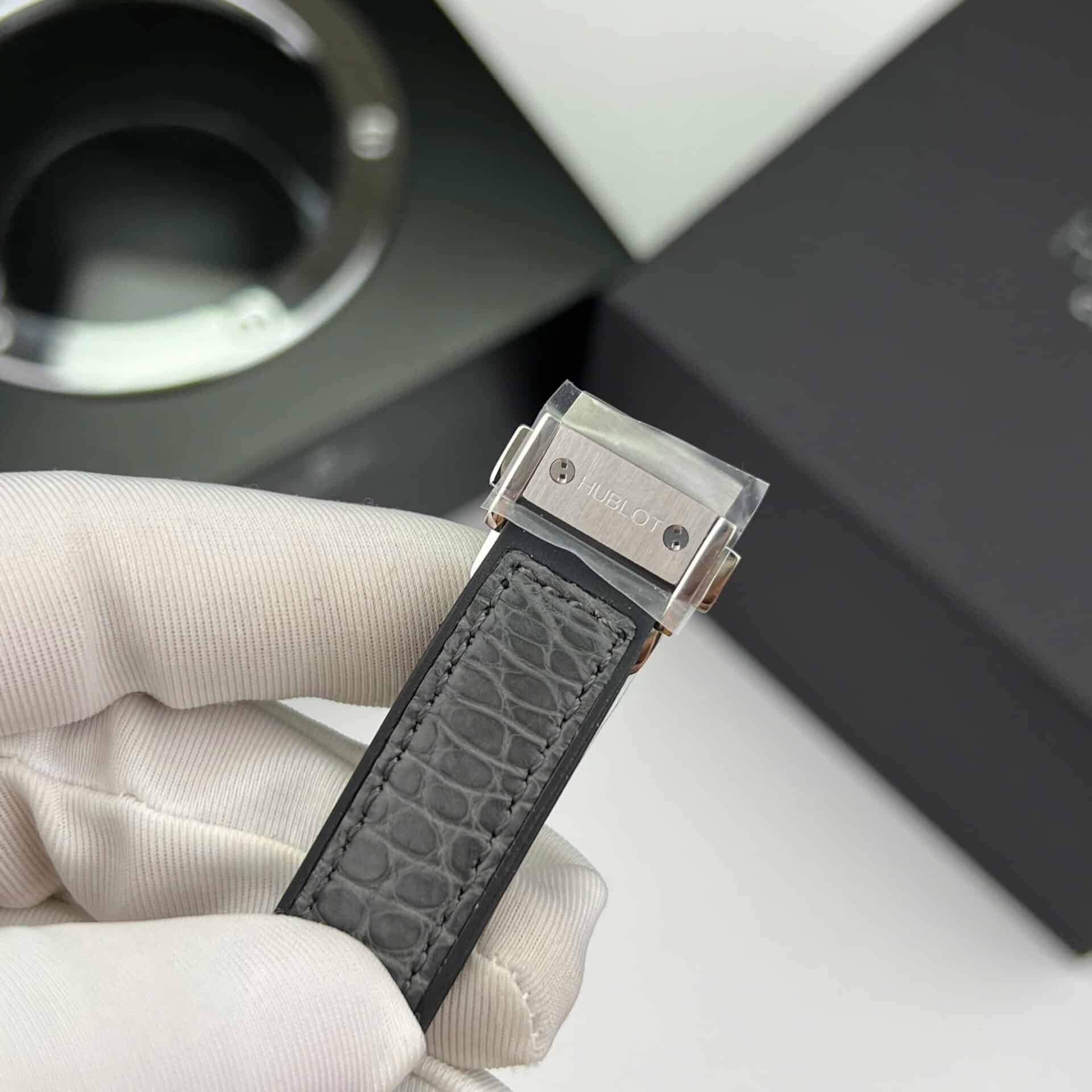 Hublot Classic Fusion Titanium Pavé Grey Dial Custom Moissanite Leather Best Replica 33mm - Image 9