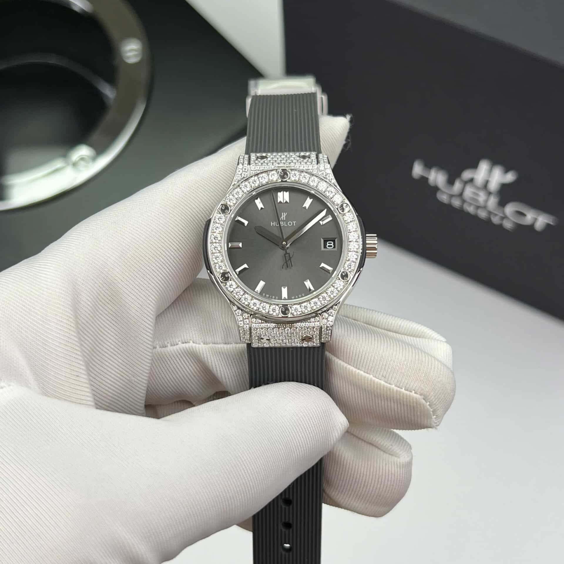 Hublot Classic Fusion Titanium Pavé Grey Dial Rubber Custom Moissanite Best Replica 33mm - Image 2