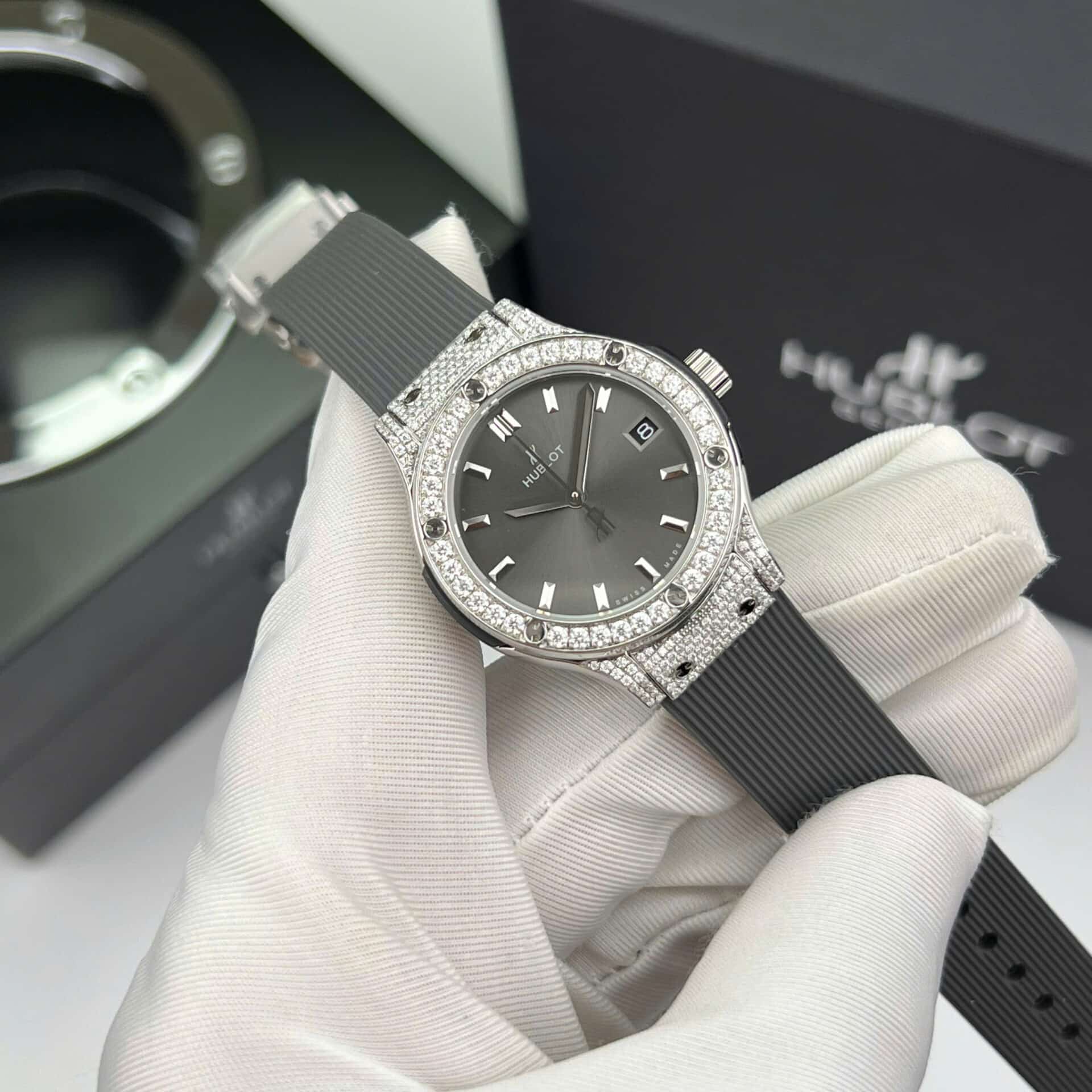 Hublot Classic Fusion Titanium Pavé Grey Dial Rubber Custom Moissanite Best Replica 33mm - Image 3