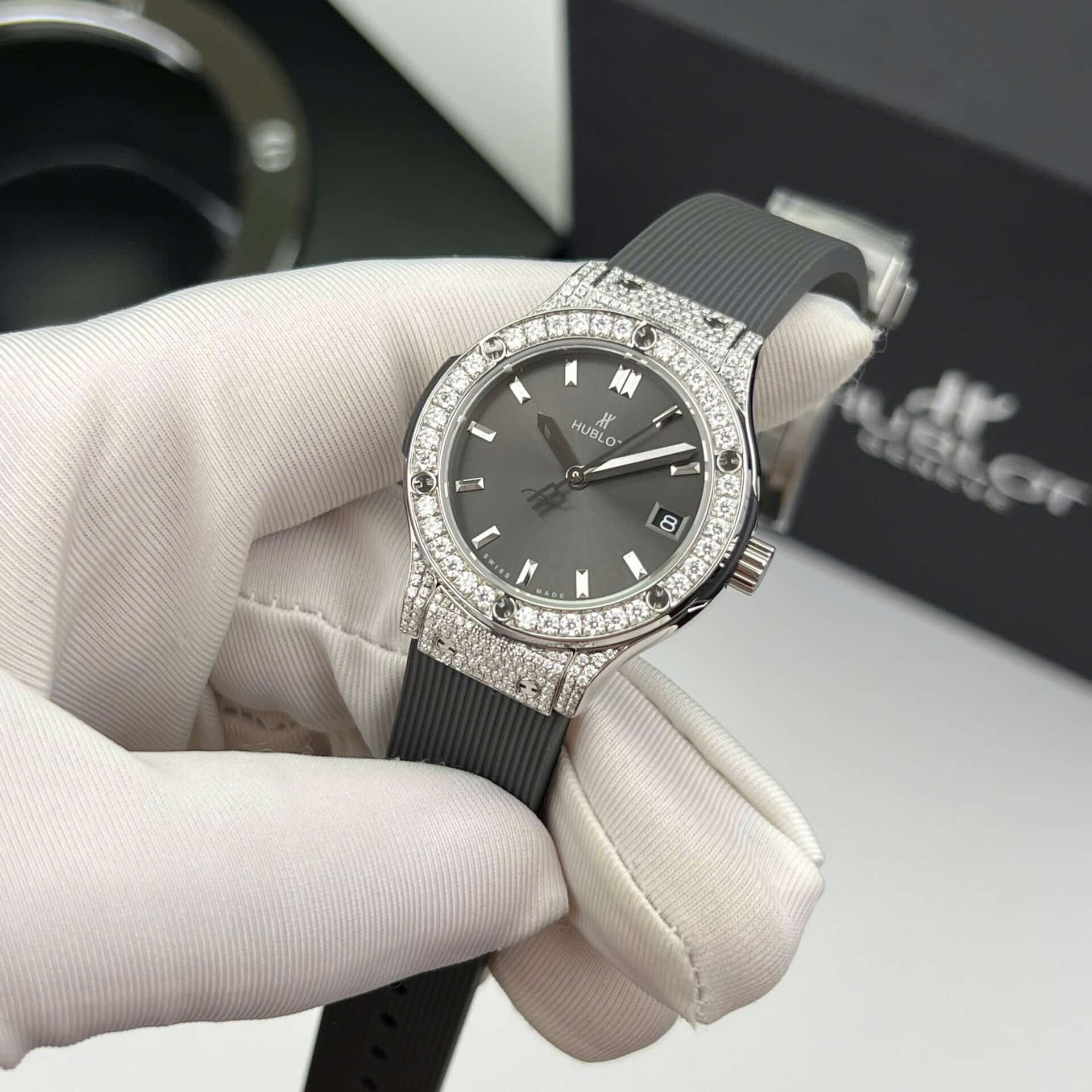 Hublot Classic Fusion Titanium Pavé Grey Dial Rubber Custom Moissanite Best Replica 33mm - Image 4
