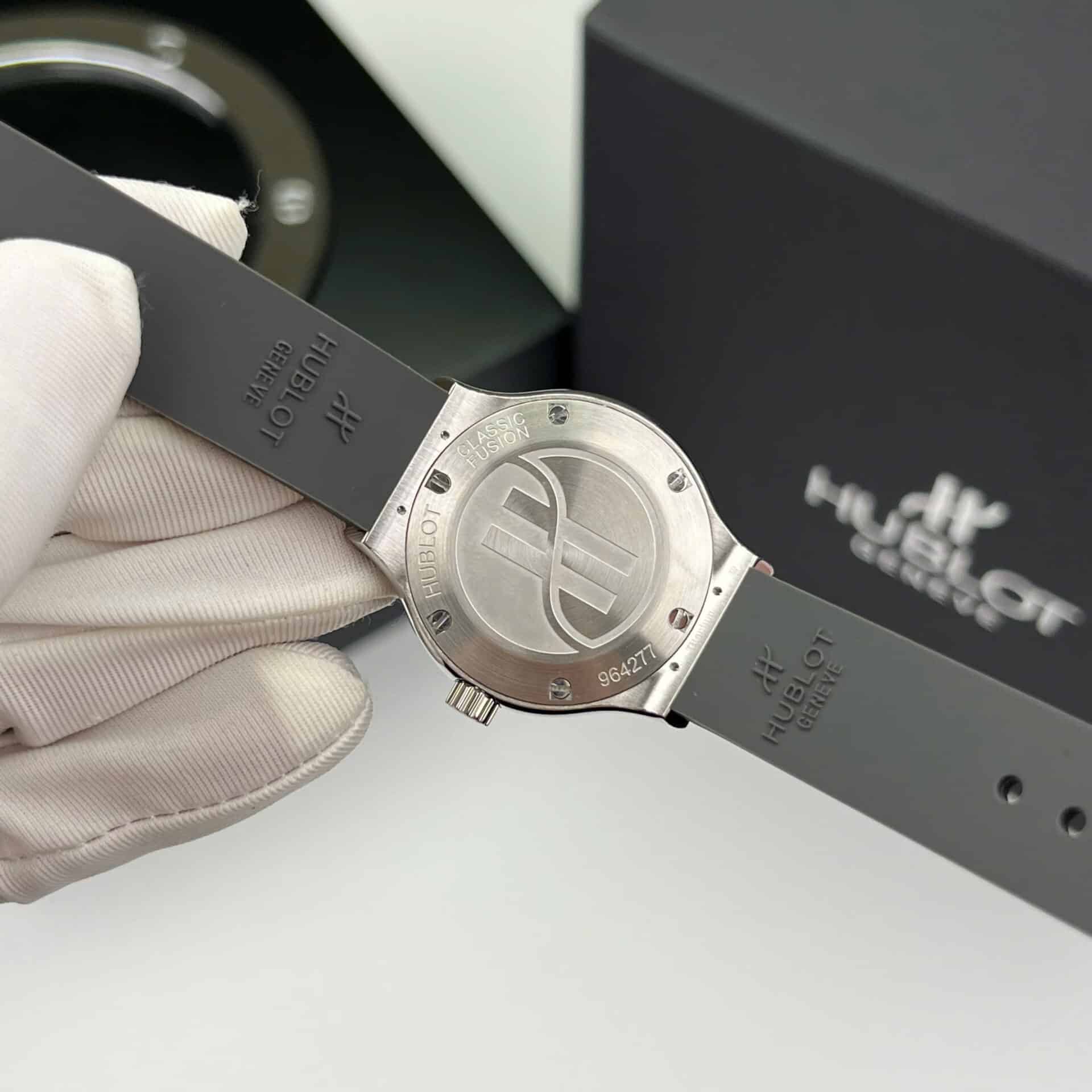 Hublot Classic Fusion Titanium Pavé Grey Dial Rubber Custom Moissanite Best Replica 33mm - Image 7