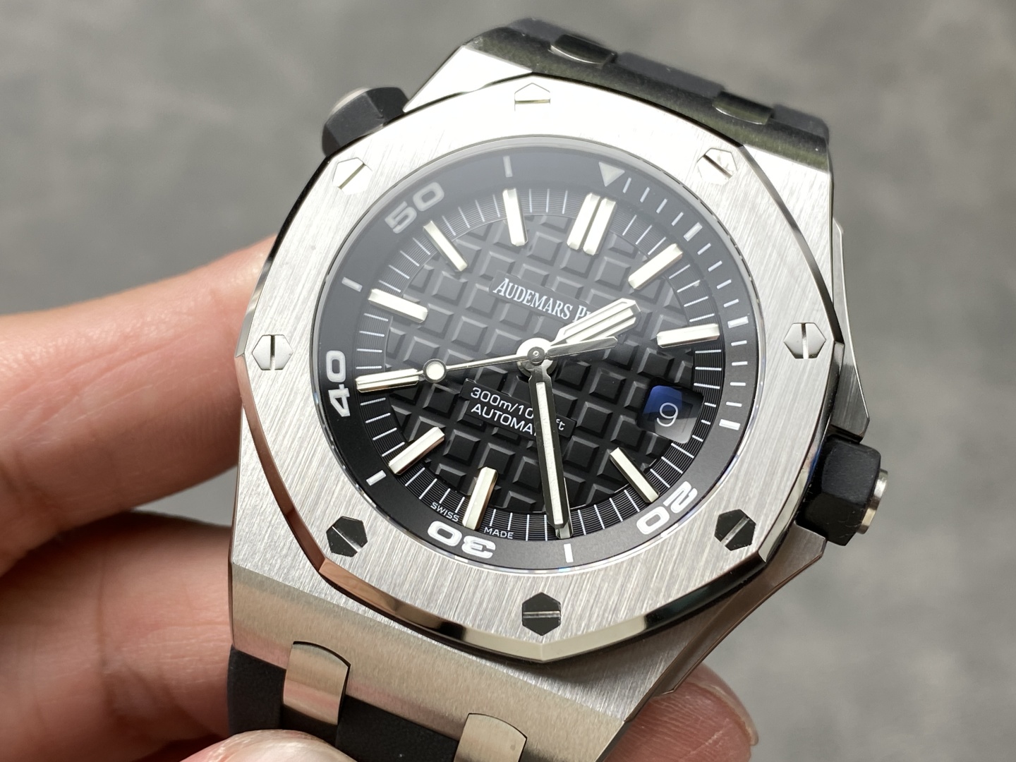 Audemars Piguet Royal Oak Offshore Diver 15710ST Black Dial Rubber Strap 1:1 Best Replica APSF 42mm - Image 2