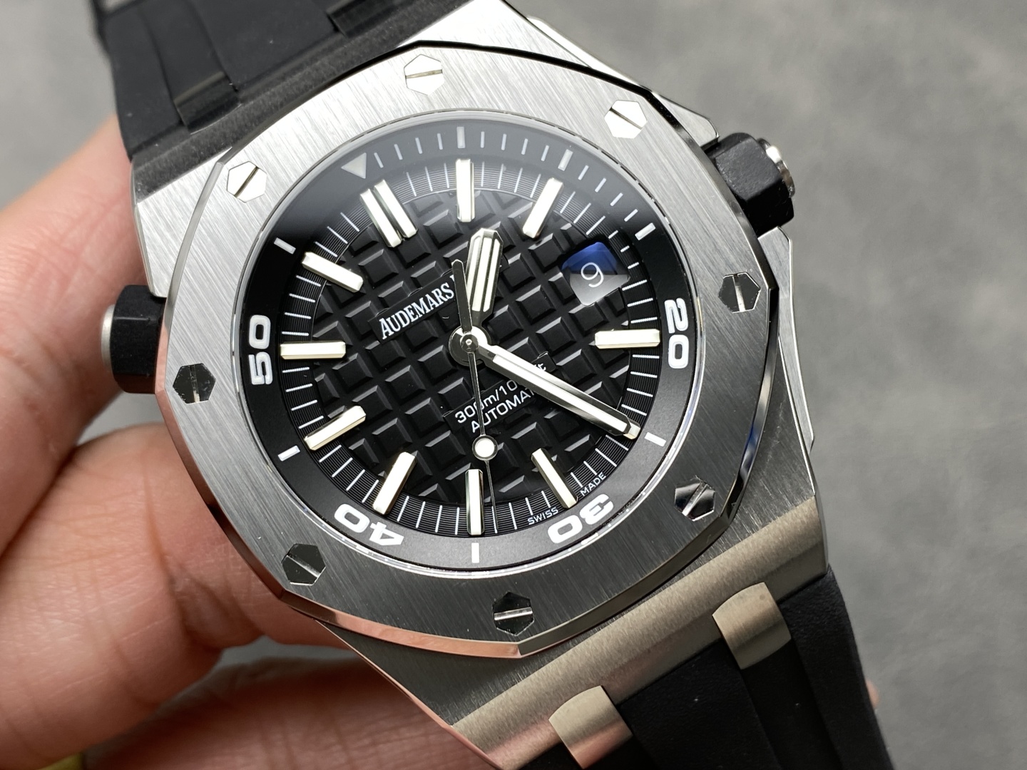 Audemars Piguet Royal Oak Offshore Diver 15710ST Black Dial Rubber Strap 1:1 Best Replica APSF 42mm - Image 3