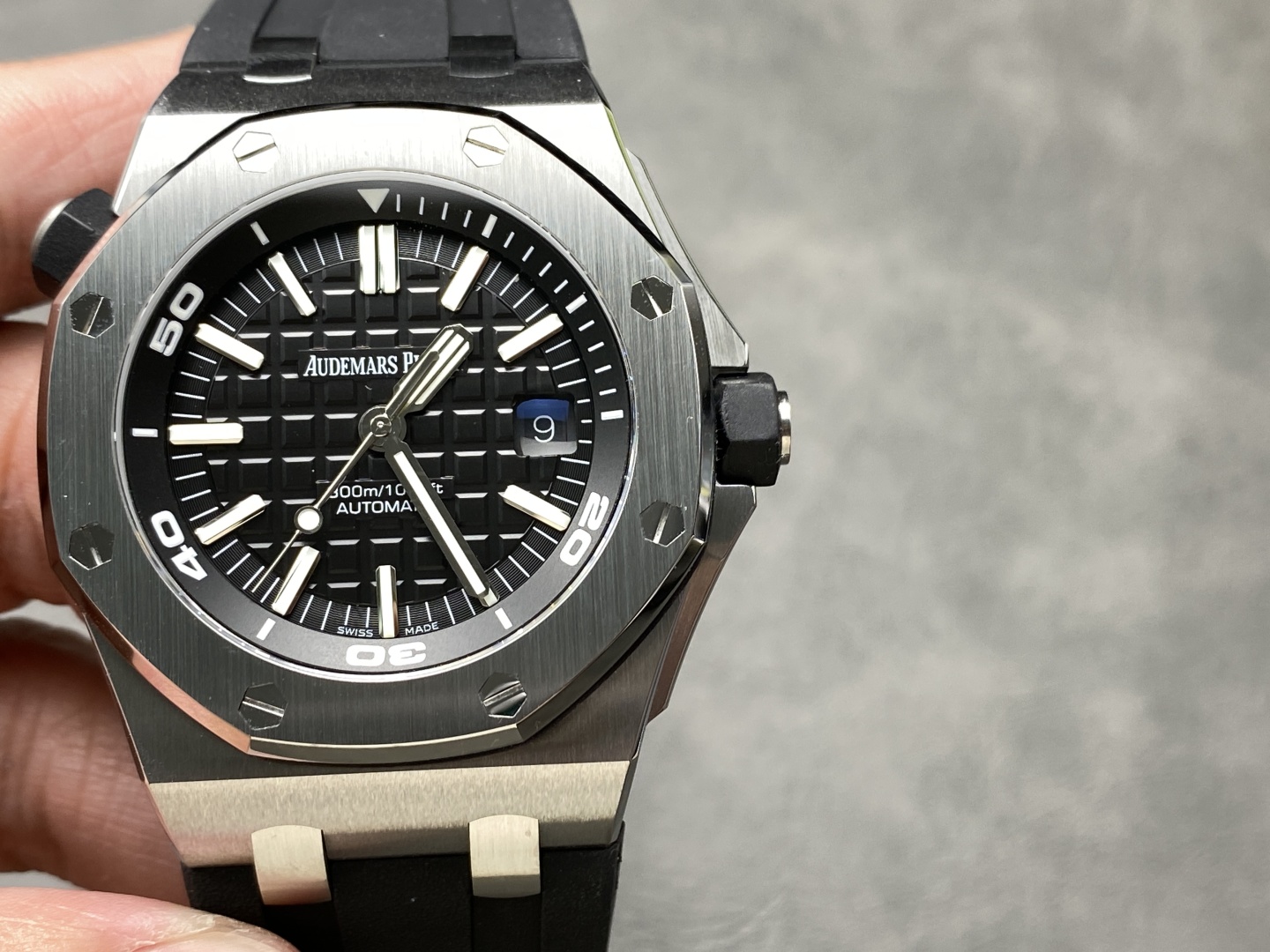 Audemars Piguet Royal Oak Offshore Diver 15710ST Black Dial Rubber Strap 1:1 Best Replica APSF 42mm - Image 4