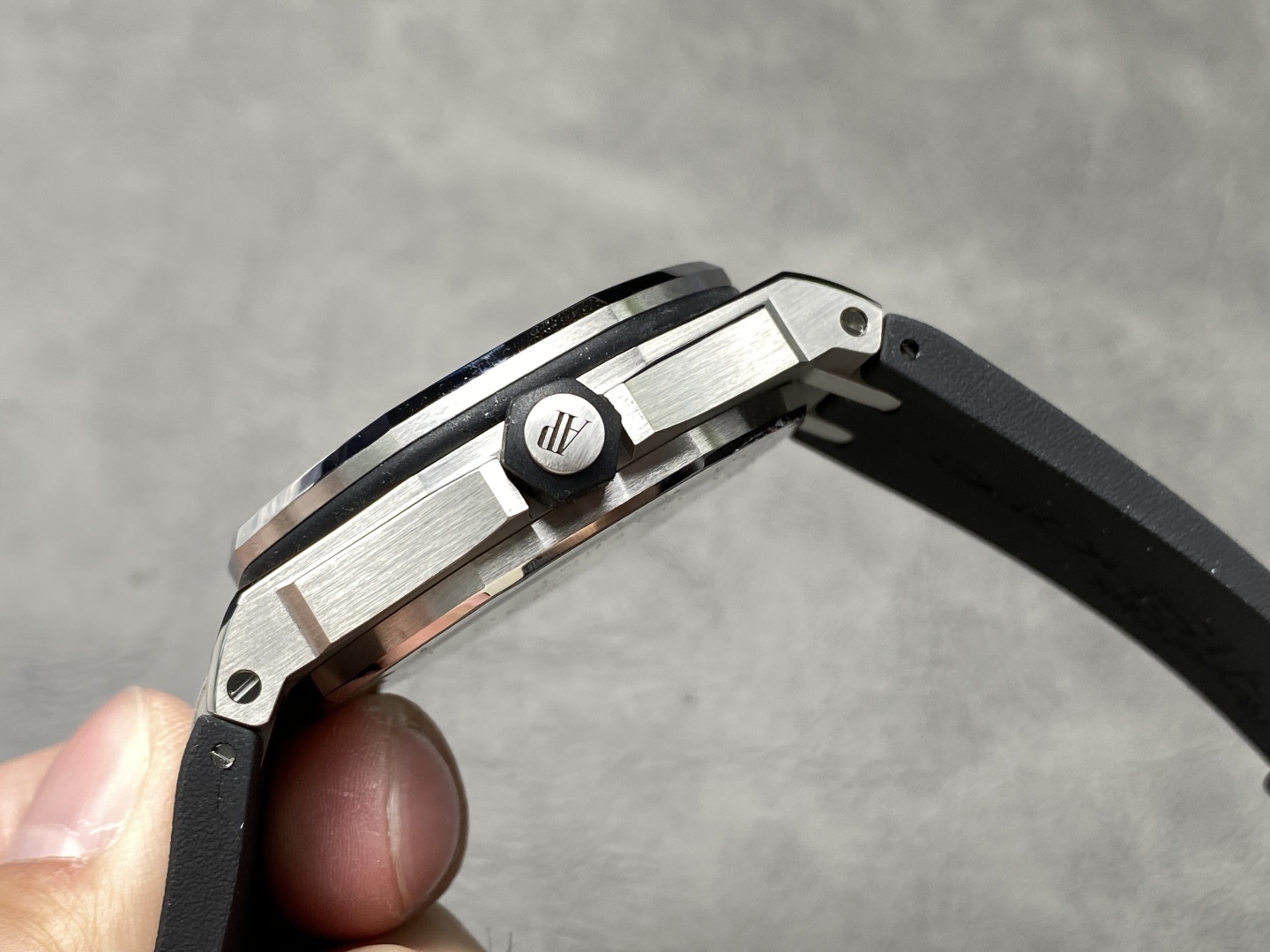 Audemars Piguet Royal Oak Offshore Diver 15710ST Black Dial Rubber Strap 1:1 Best Replica APSF 42mm - Image 6