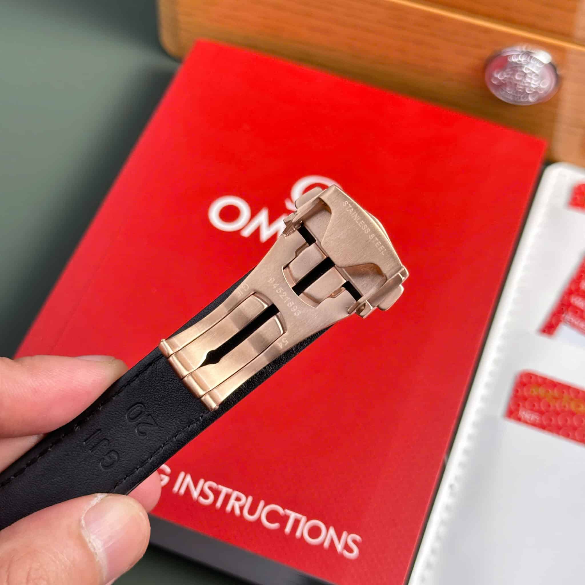 Omega Speedmaster Moonwatch Professional Chronograph Rose Gold Black Dial Swiss Replica 42mm - Image 8