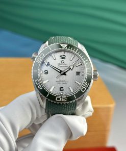 Omega Seamaster Planet Ocean 600M Silver Dial Green Bezel Best Replica VSF 43.5mm