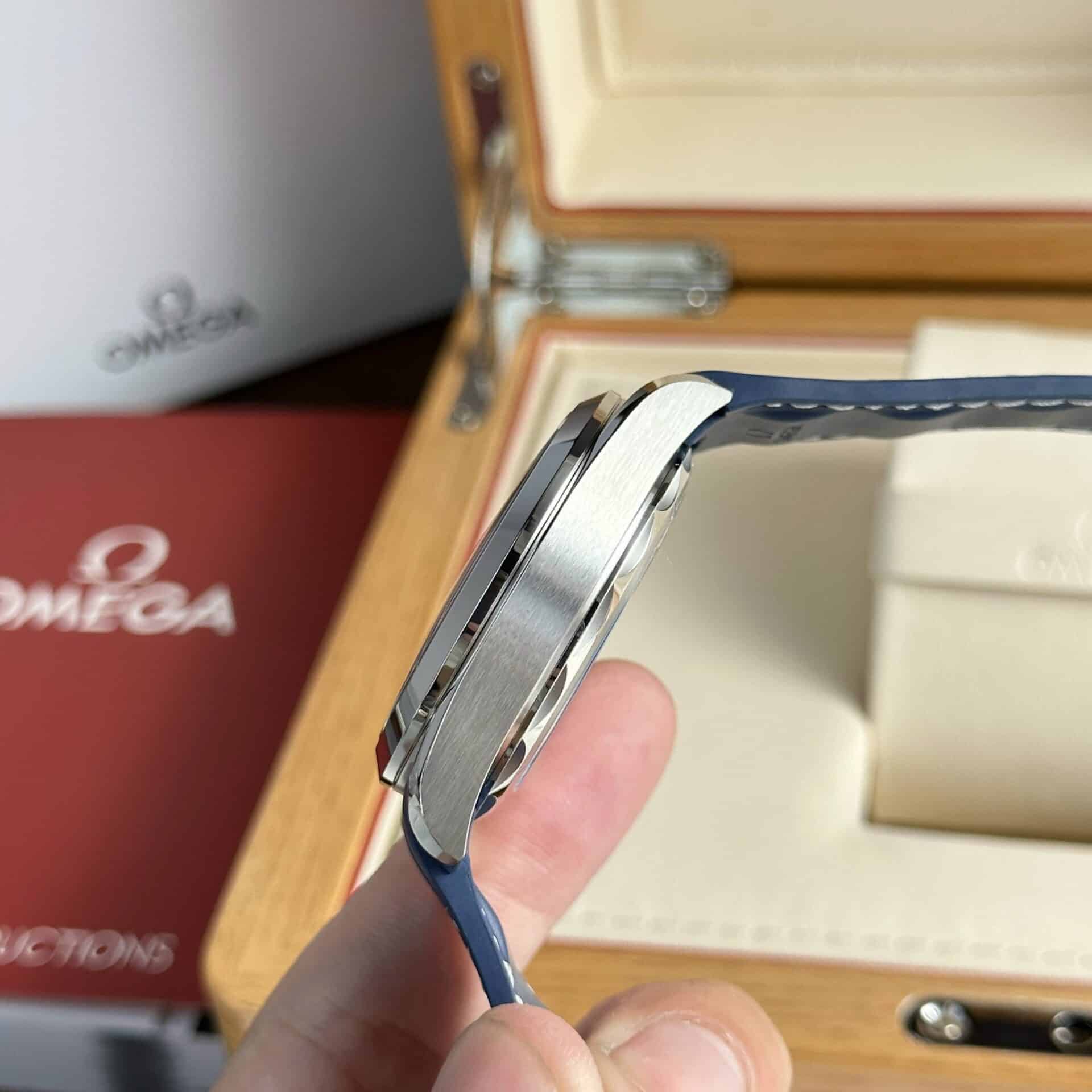 Omega Aqua Terra Worldtimer GMT Blue Dial Rubber Strap Best Replica 43mm - Image 8