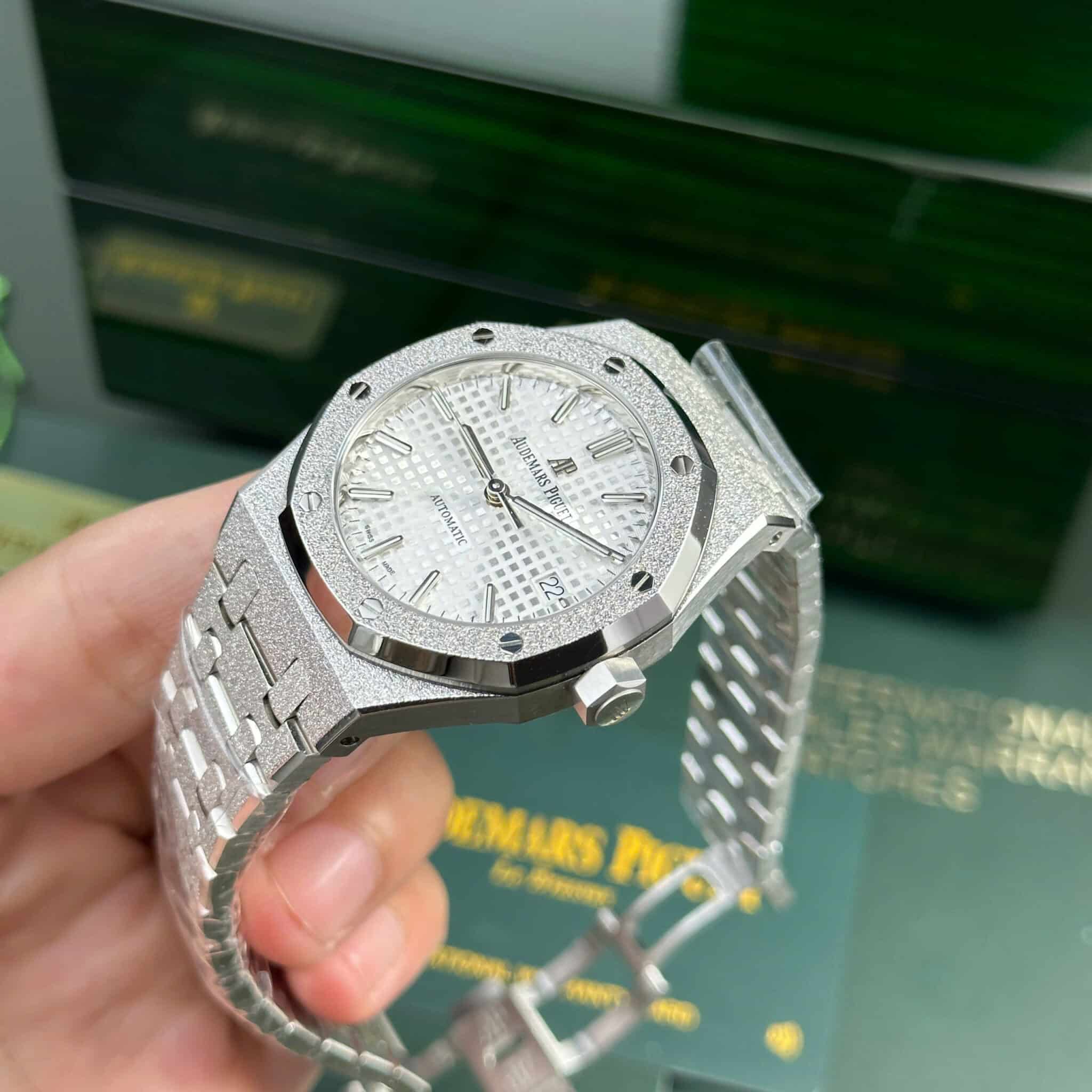 Audemars Piguet Royal Oak 15454BC Frosted White Gold White Dial Best Replica APSF 37mm - Image 3