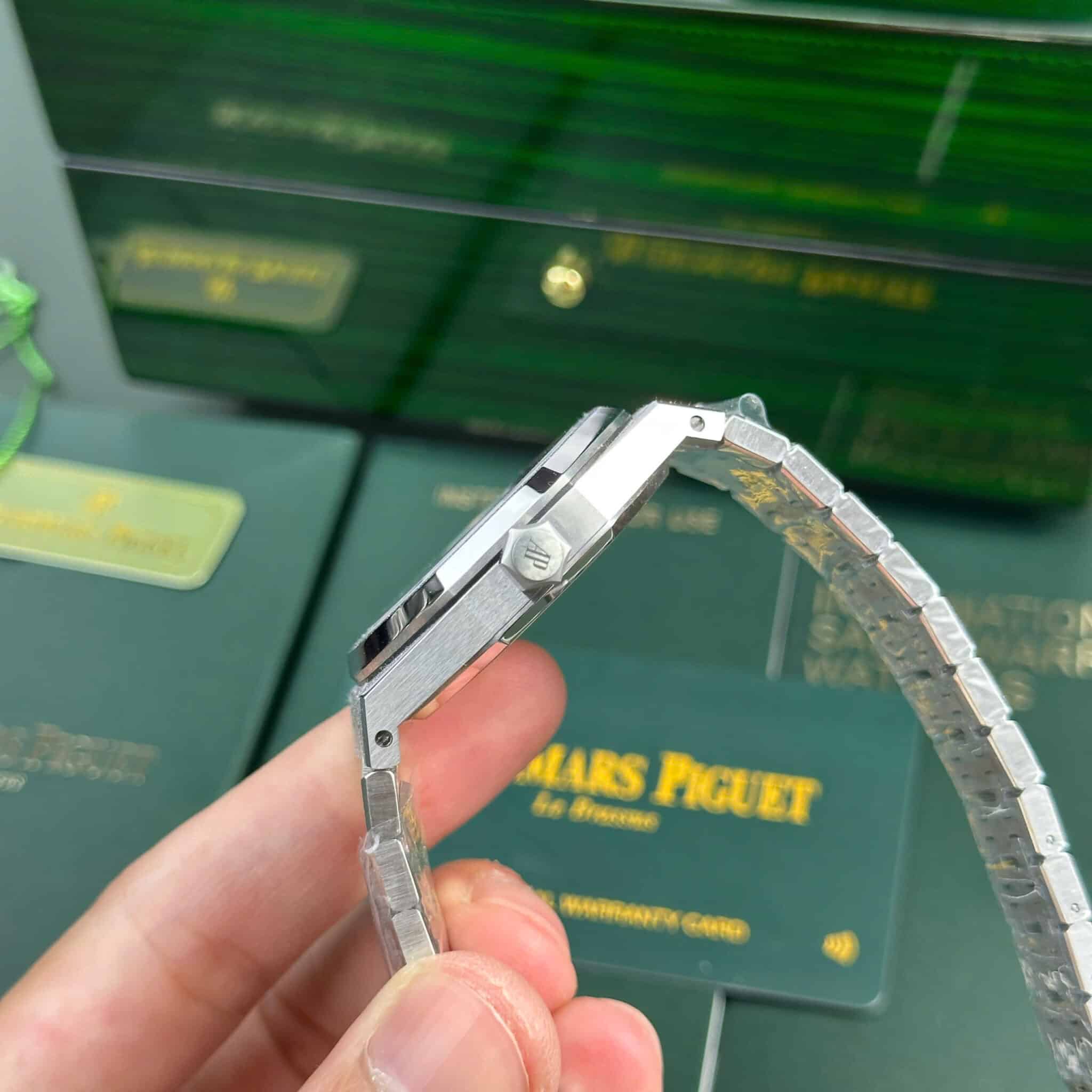 Audemars Piguet Royal Oak 15454BC Frosted White Gold White Dial Best Replica APSF 37mm - Image 5