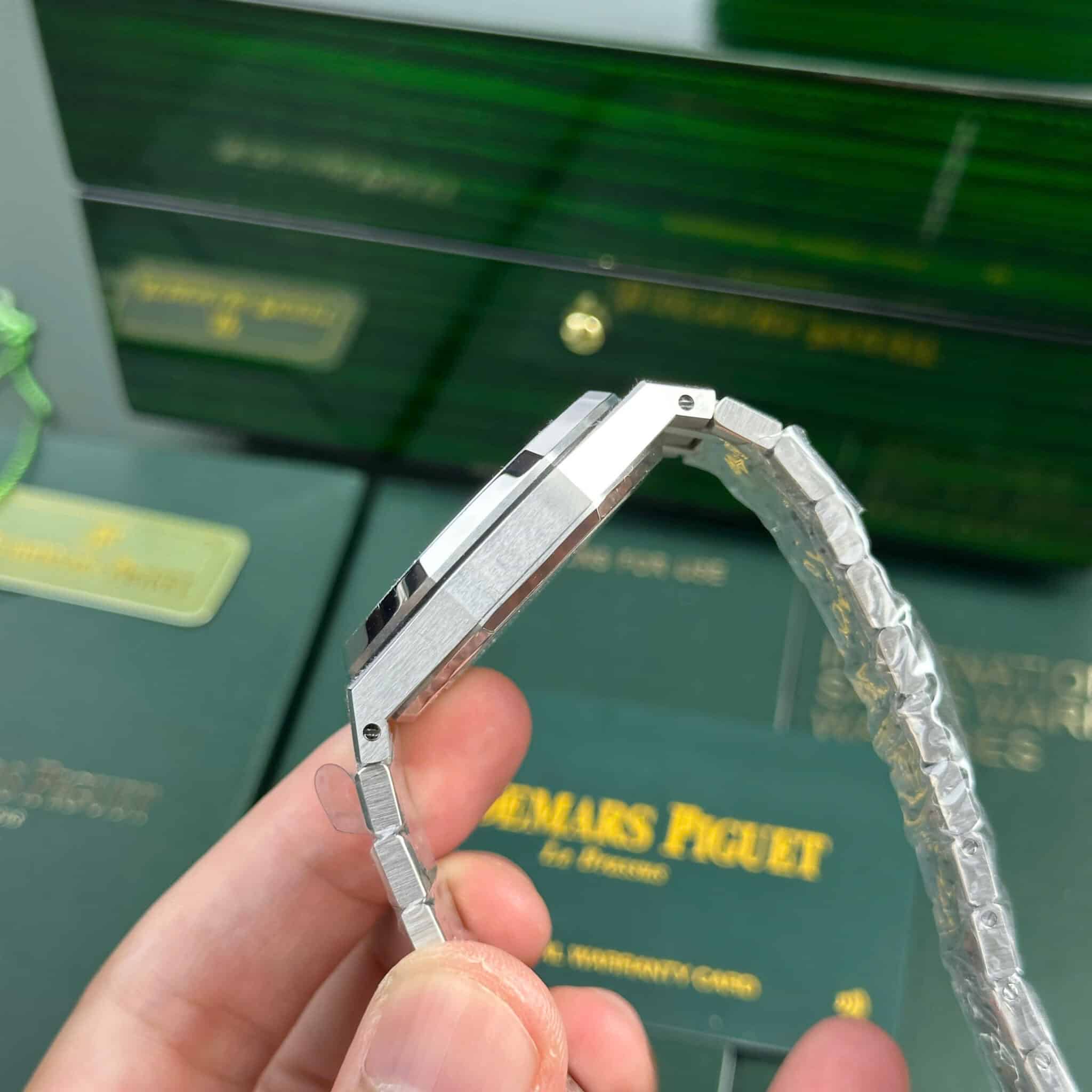 Audemars Piguet Royal Oak 15454BC Frosted White Gold White Dial Best Replica APSF 37mm - Image 6