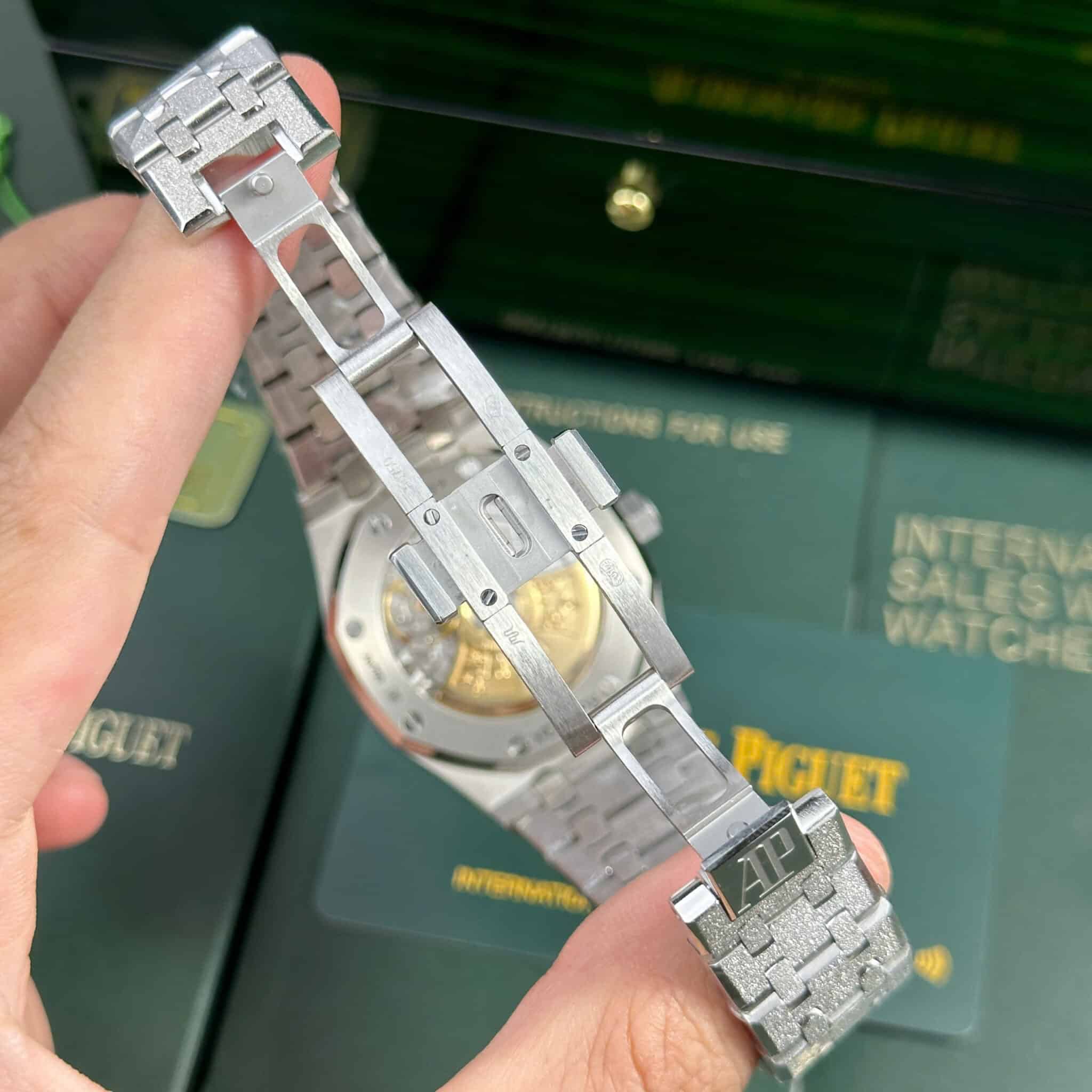 Audemars Piguet Royal Oak 15454BC Frosted White Gold White Dial Best Replica APSF 37mm - Image 8