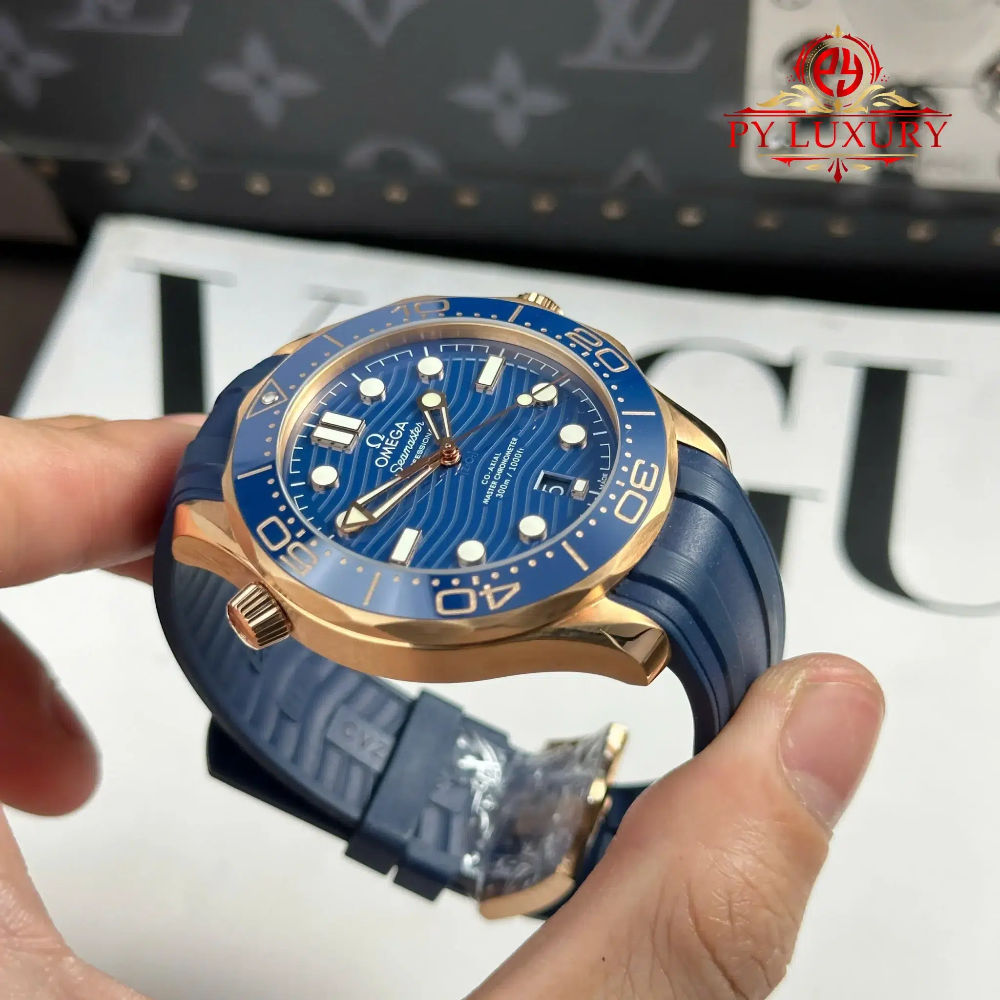 Omega Seamaster Diver 300M Blue Dial Sedna Gold Rubber Strap 1:1 Best Replica VSF 42mm - Image 4