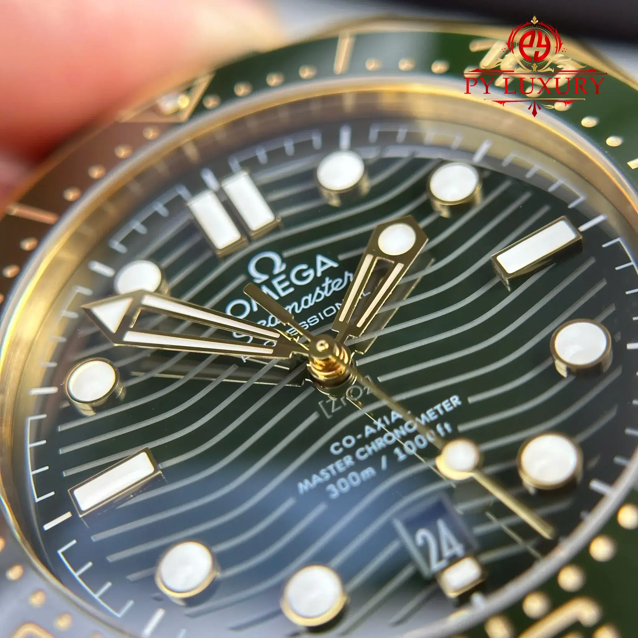 Omega Seamaster Diver 300M Moonshine Gold Case Green Dial Rubber Strap 1:1 Best Replica VSF 42mm - Image 5