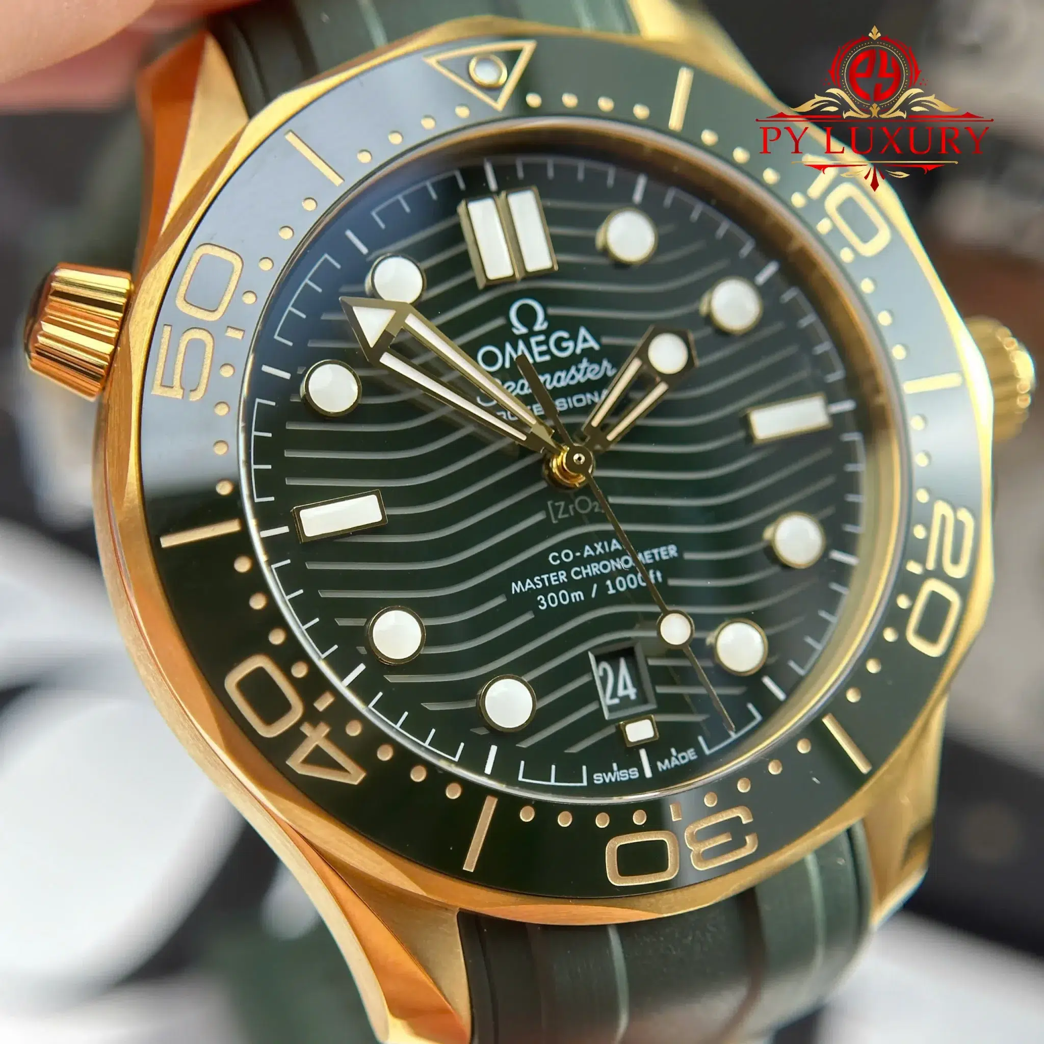 Omega Seamaster Diver 300M Moonshine Gold Case Green Dial Rubber Strap 1:1 Best Replica VSF 42mm - Image 6