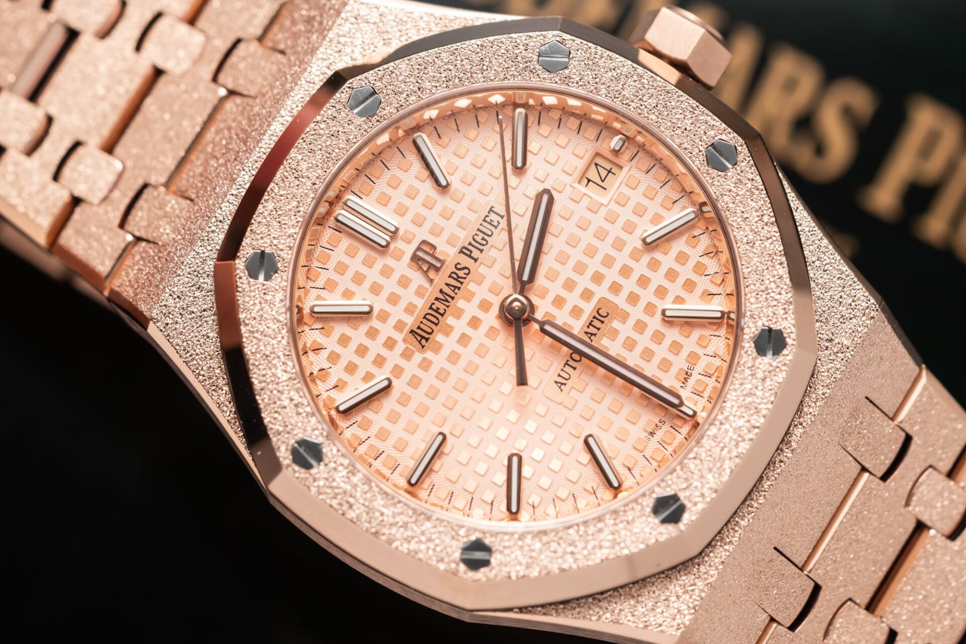 Audemars Piguet Royal Oak 15454OR Frosted Gold Pink Dial Replica 37mm - Image 3