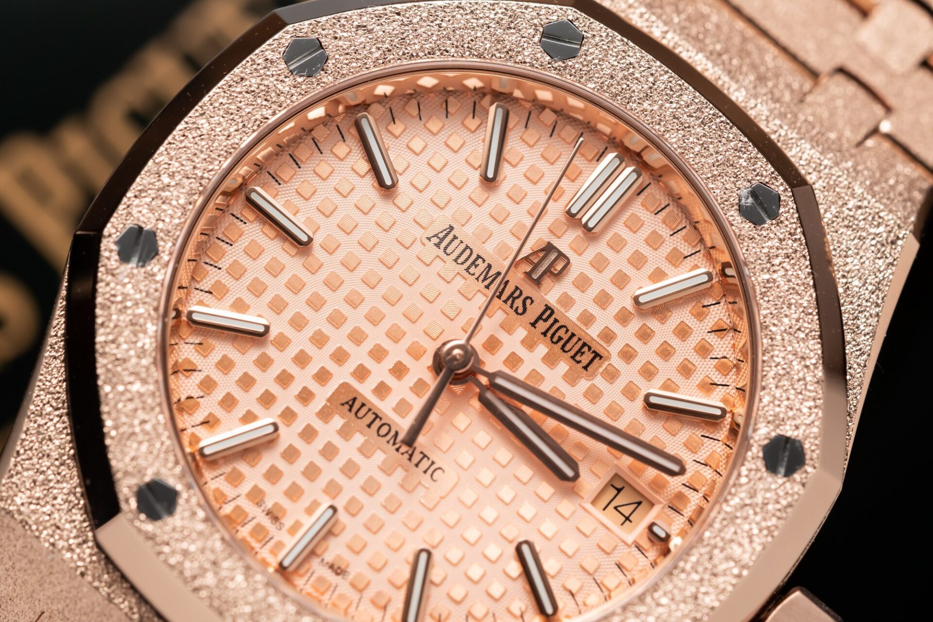 Audemars Piguet Royal Oak 15454OR Frosted Gold Pink Dial Replica 37mm - Image 4