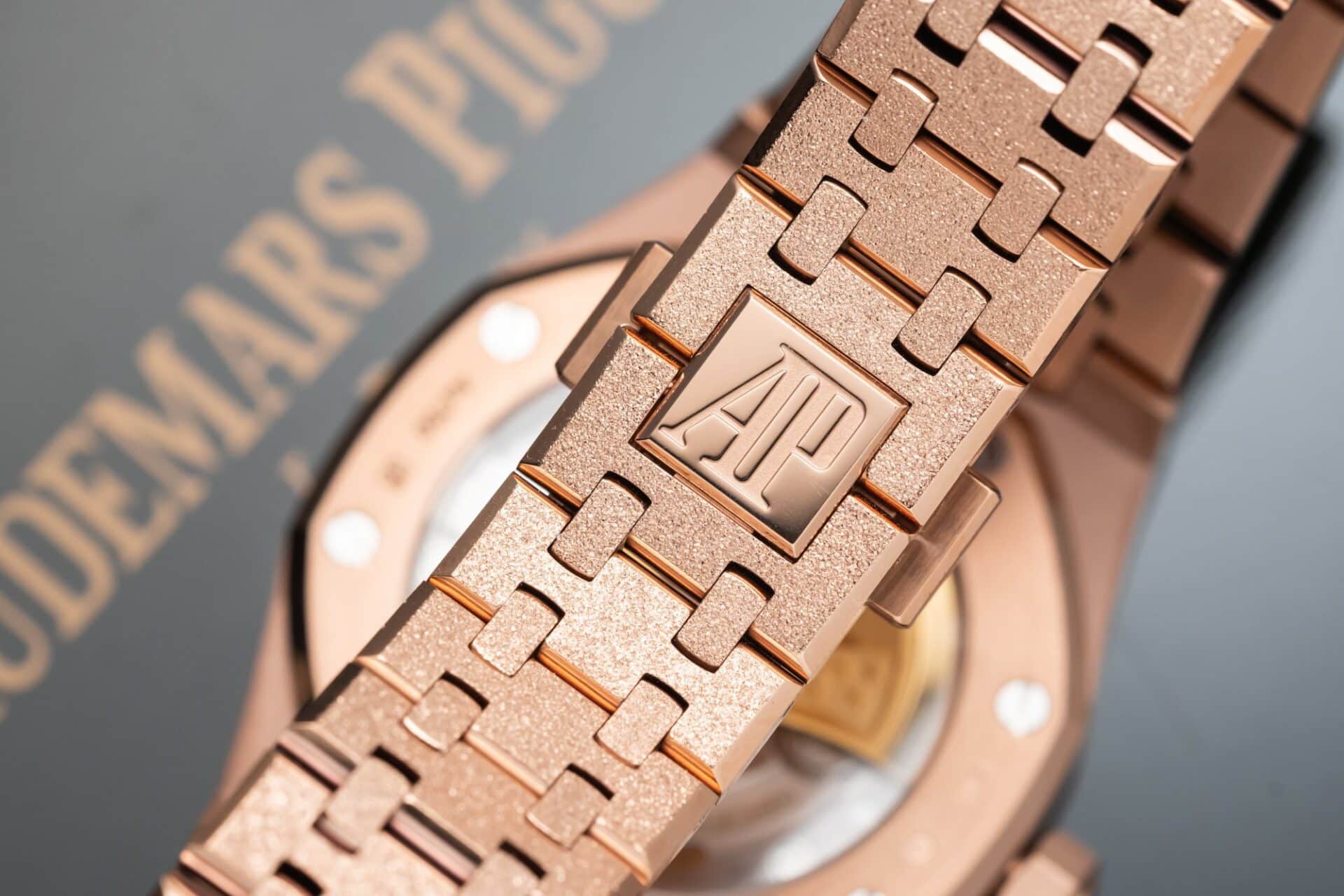 Audemars Piguet Royal Oak 15454OR Frosted Gold Pink Dial Replica 37mm - Image 9